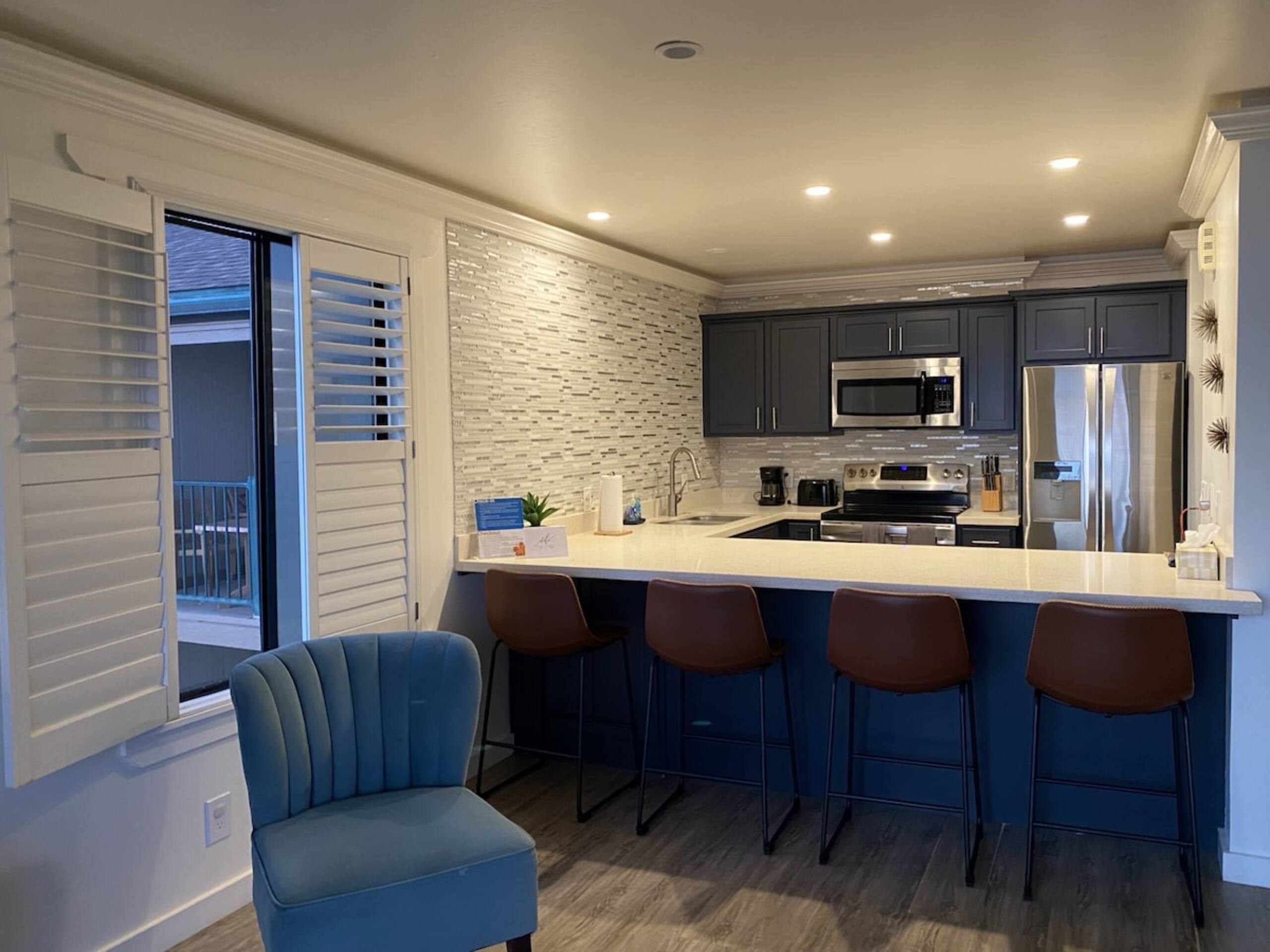 Beautifully updated ocean front condo - Photo 9