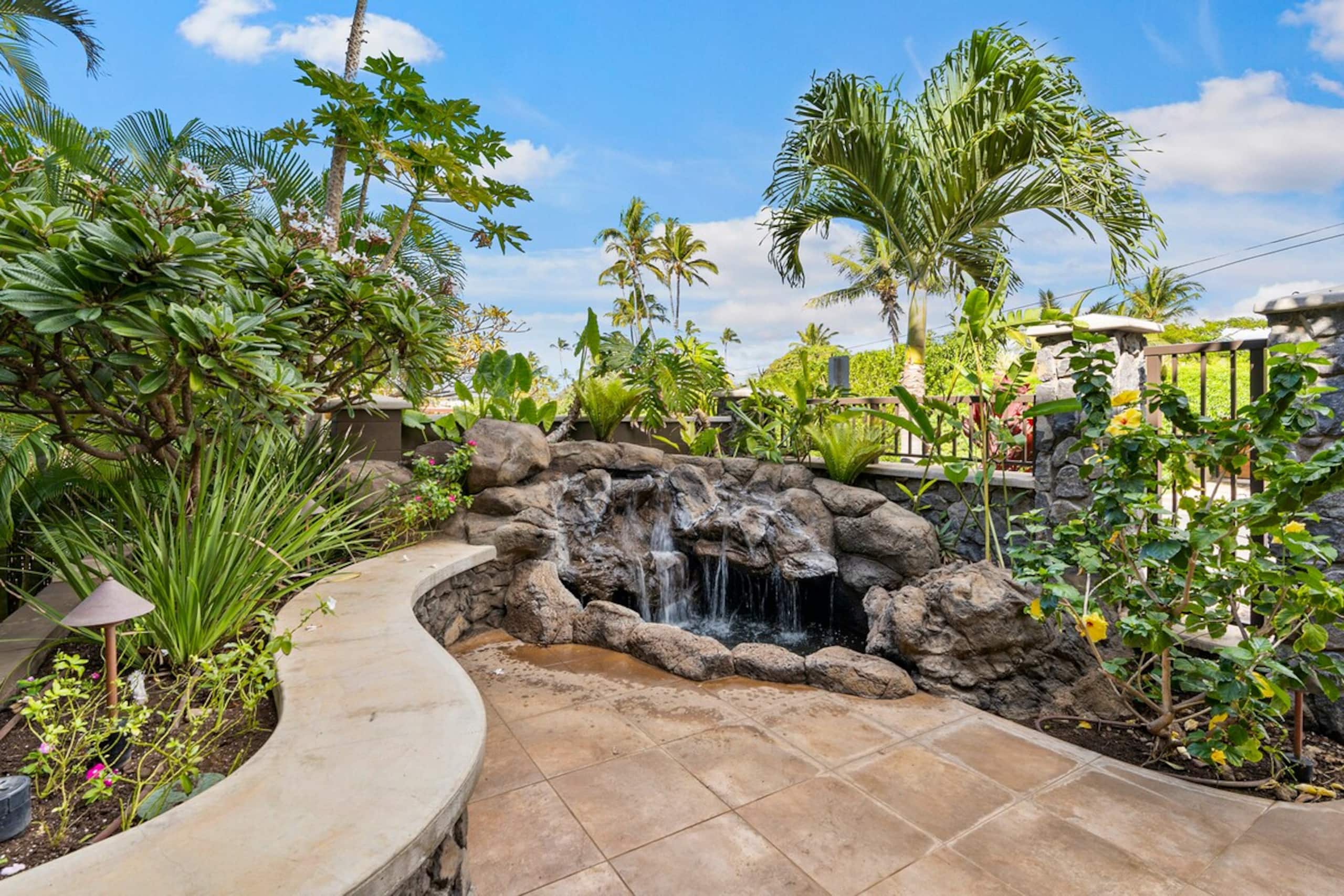 Oceanfront Maui Condo with a Fantastic Ocean View - Photo 28