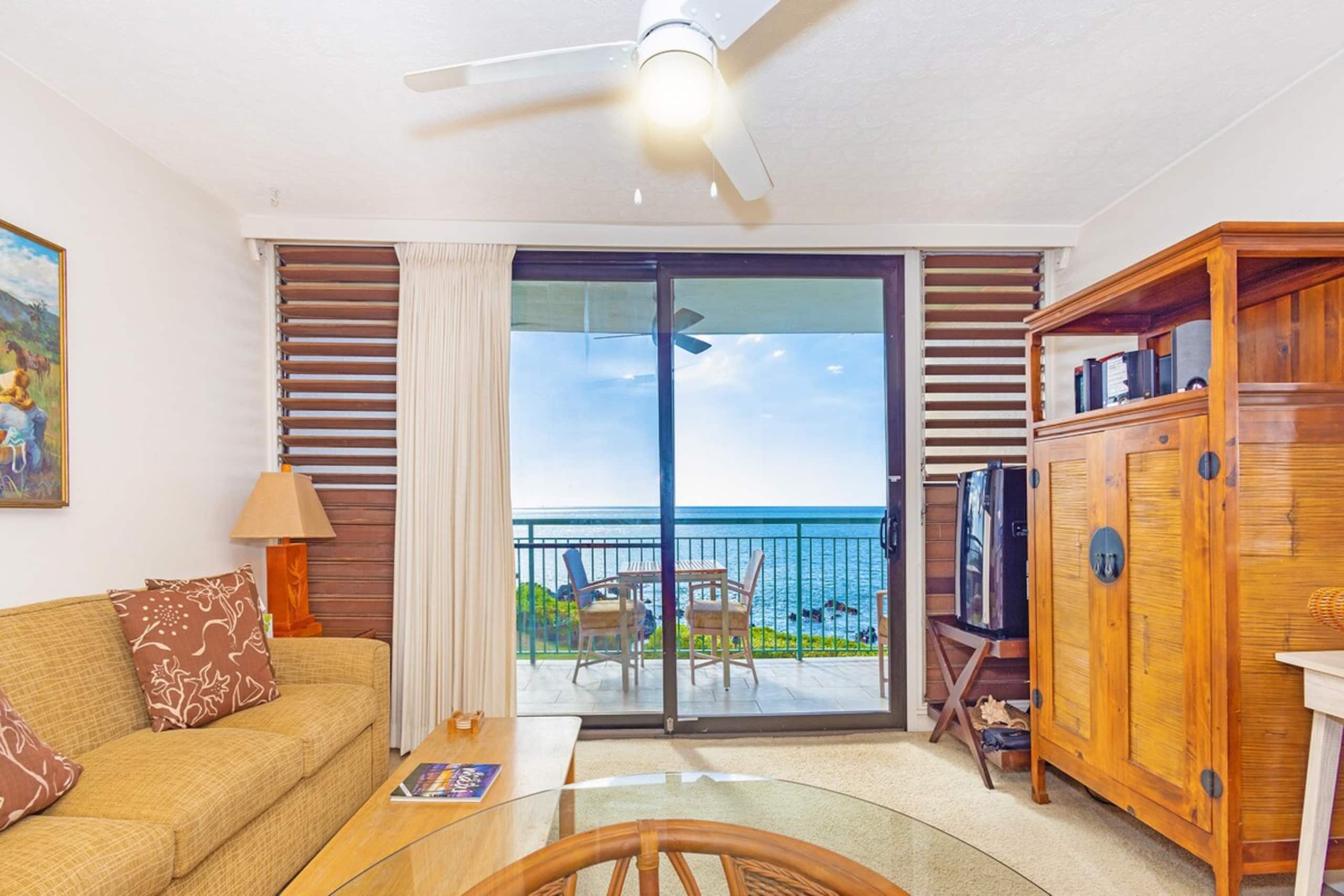 Oceanfront Maui Condo with a Fantastic Ocean View - Photo 5