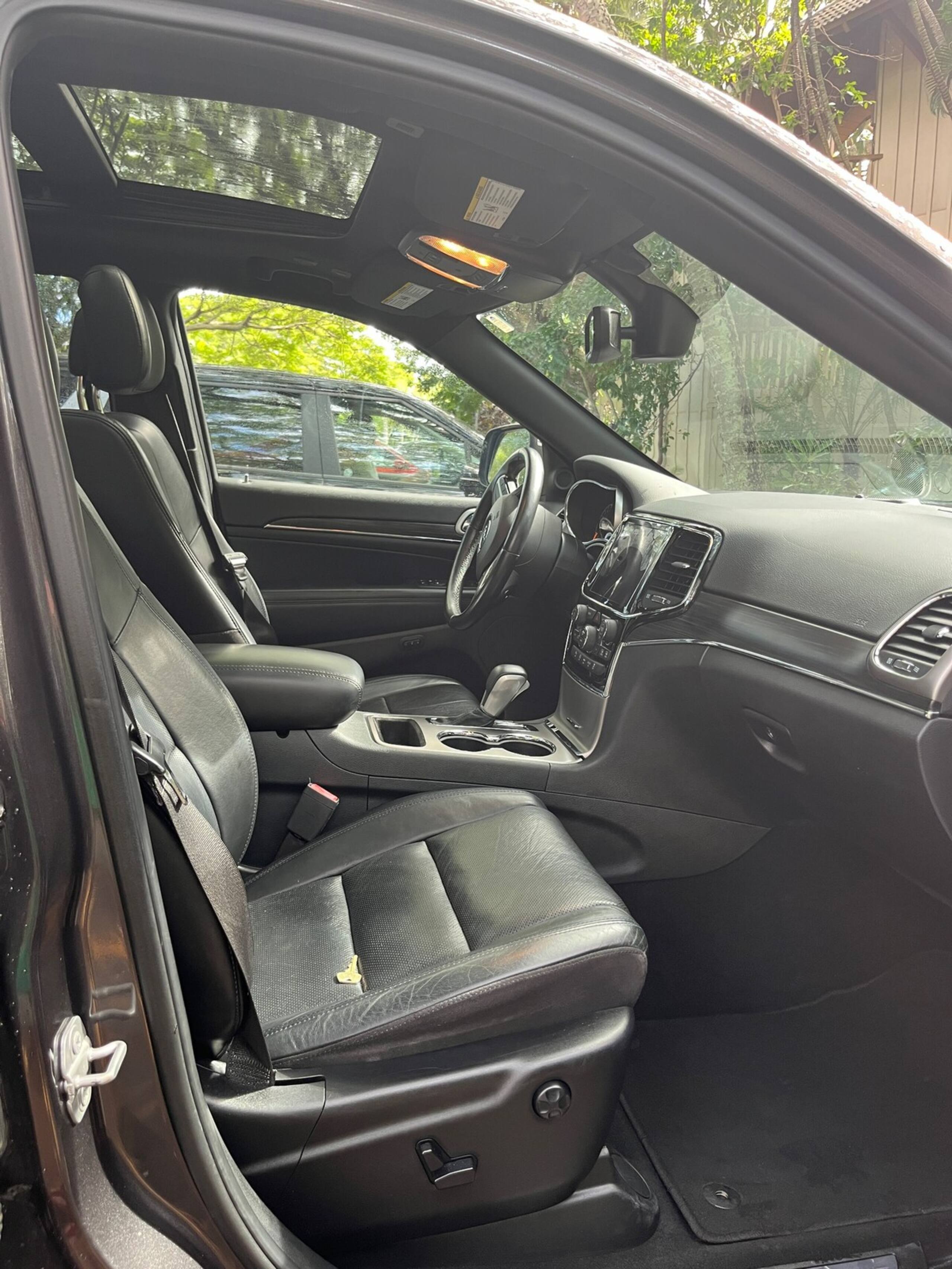 Ask about Jeep Grand Cherokee. A/C in bedroom - Photo 62