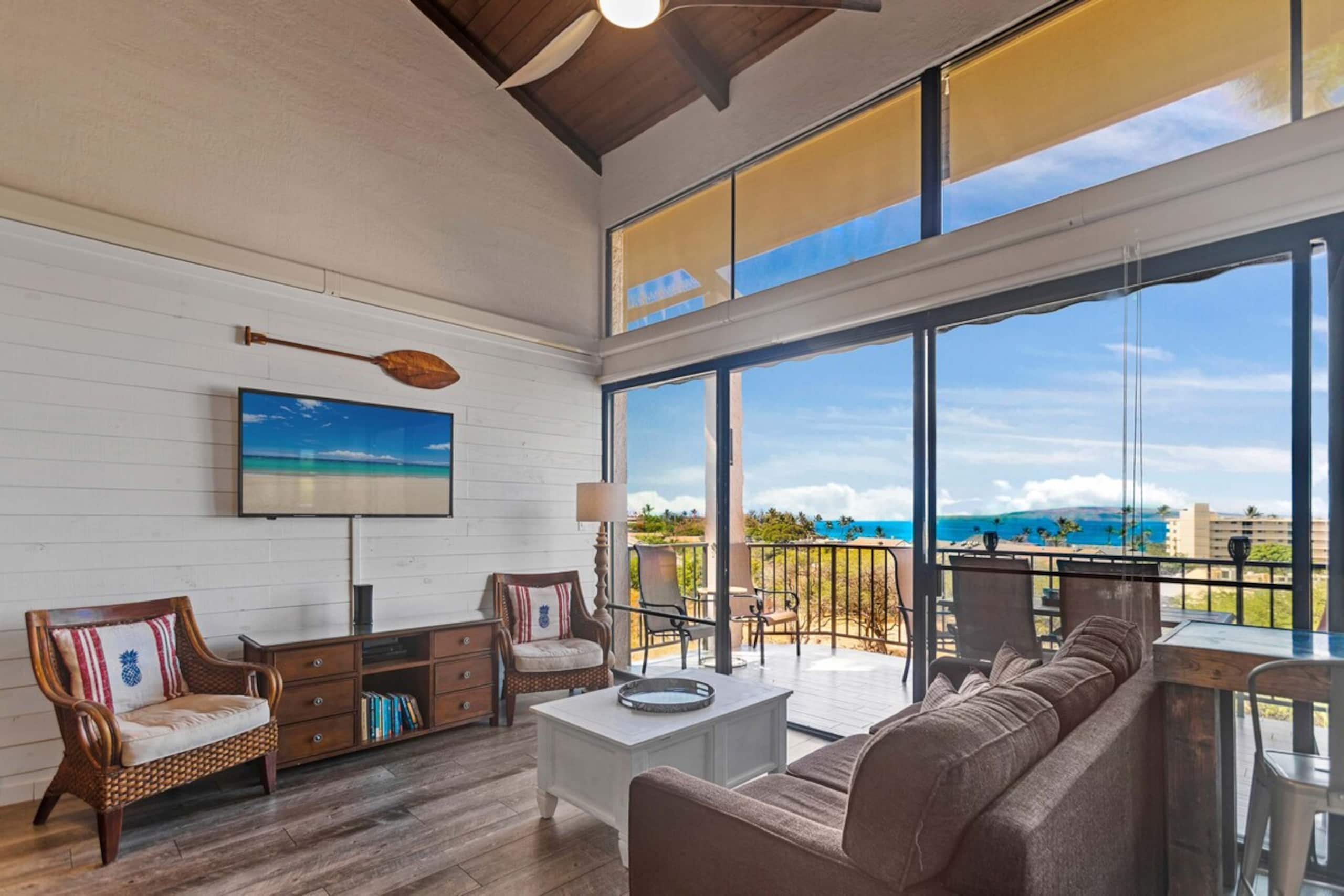 3BR Penthouse Paradise views & steps to beach - Photo 7