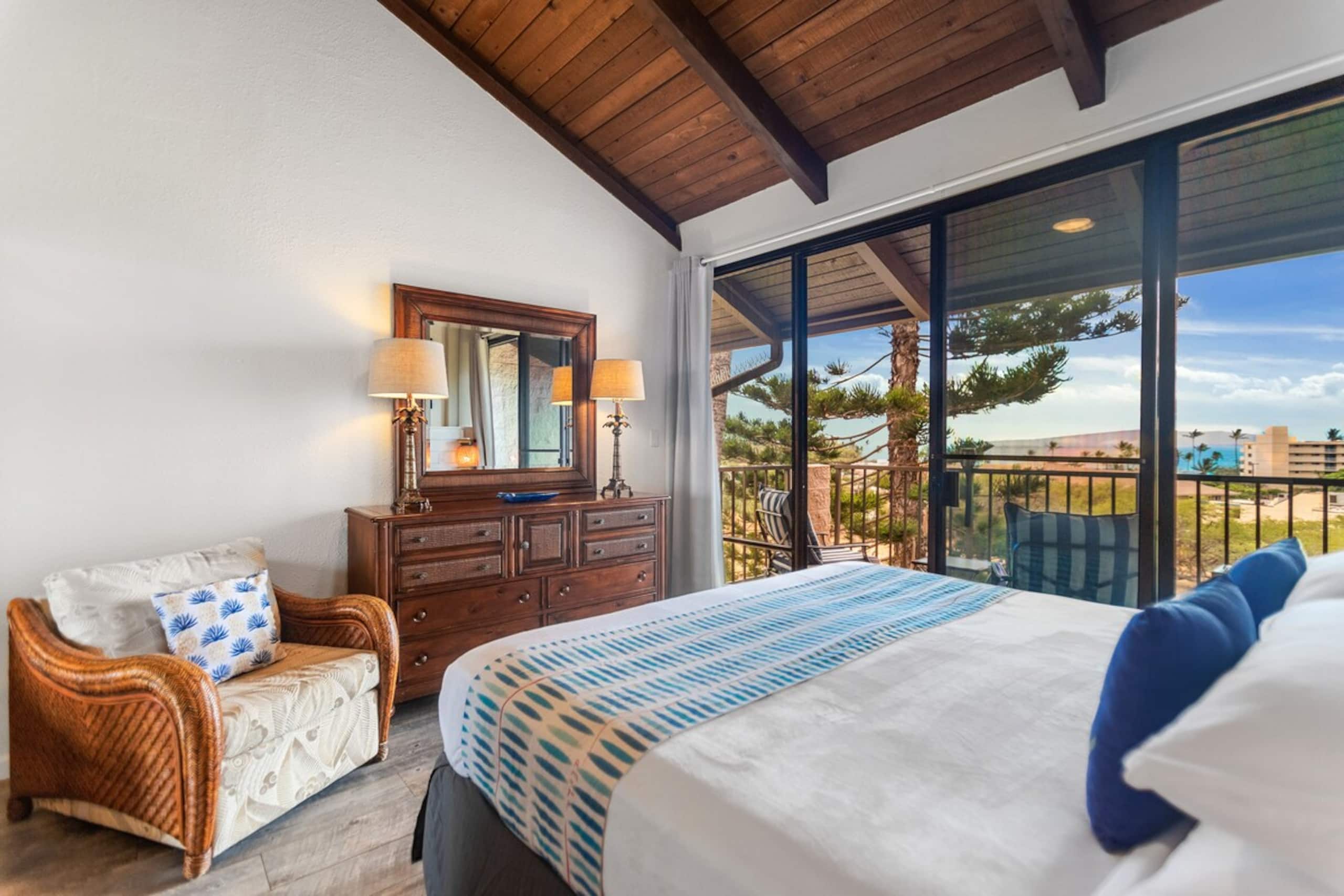 3BR Penthouse Paradise views & steps to beach - Photo 15