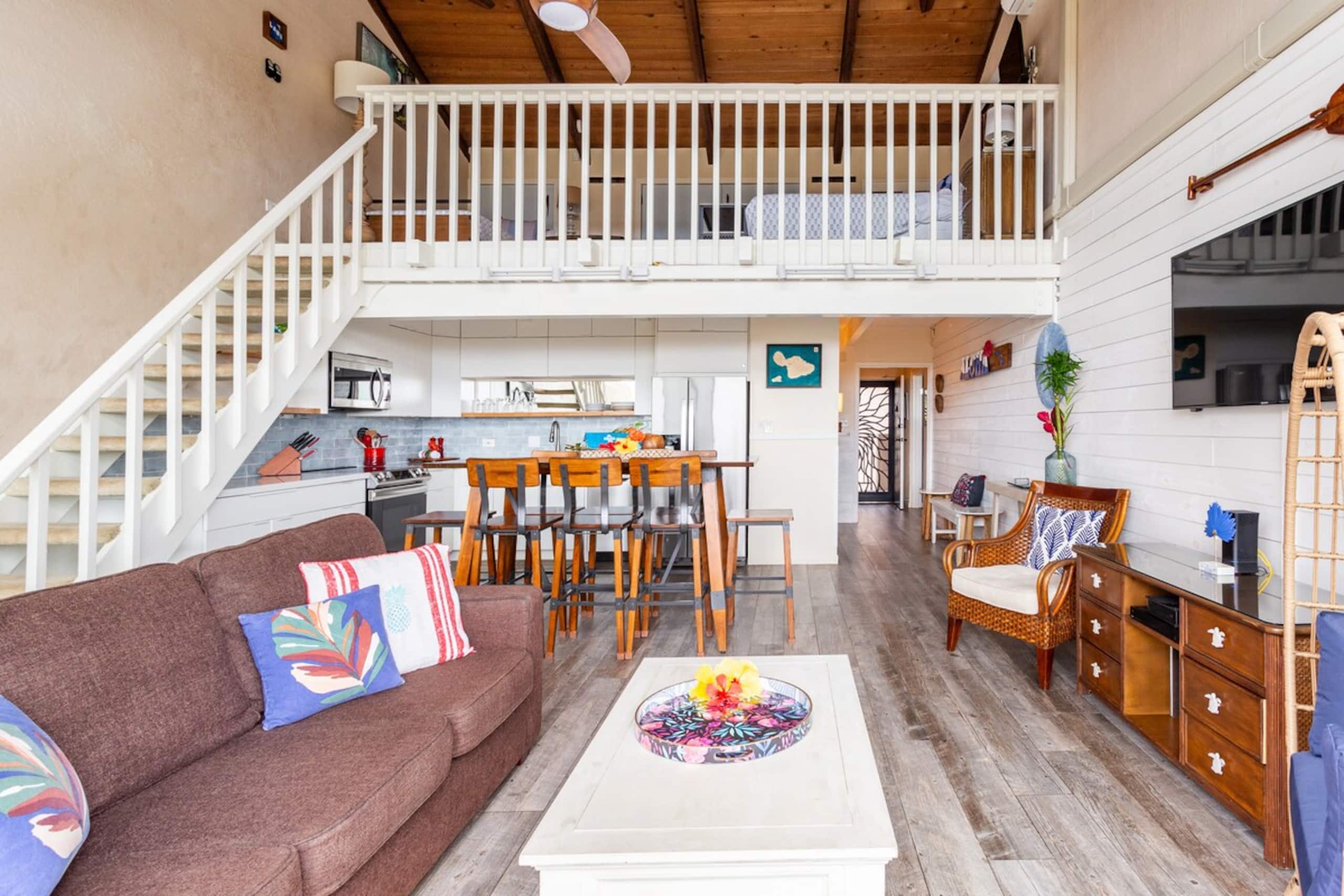 3BR Penthouse Paradise views & steps to beach - Photo 10