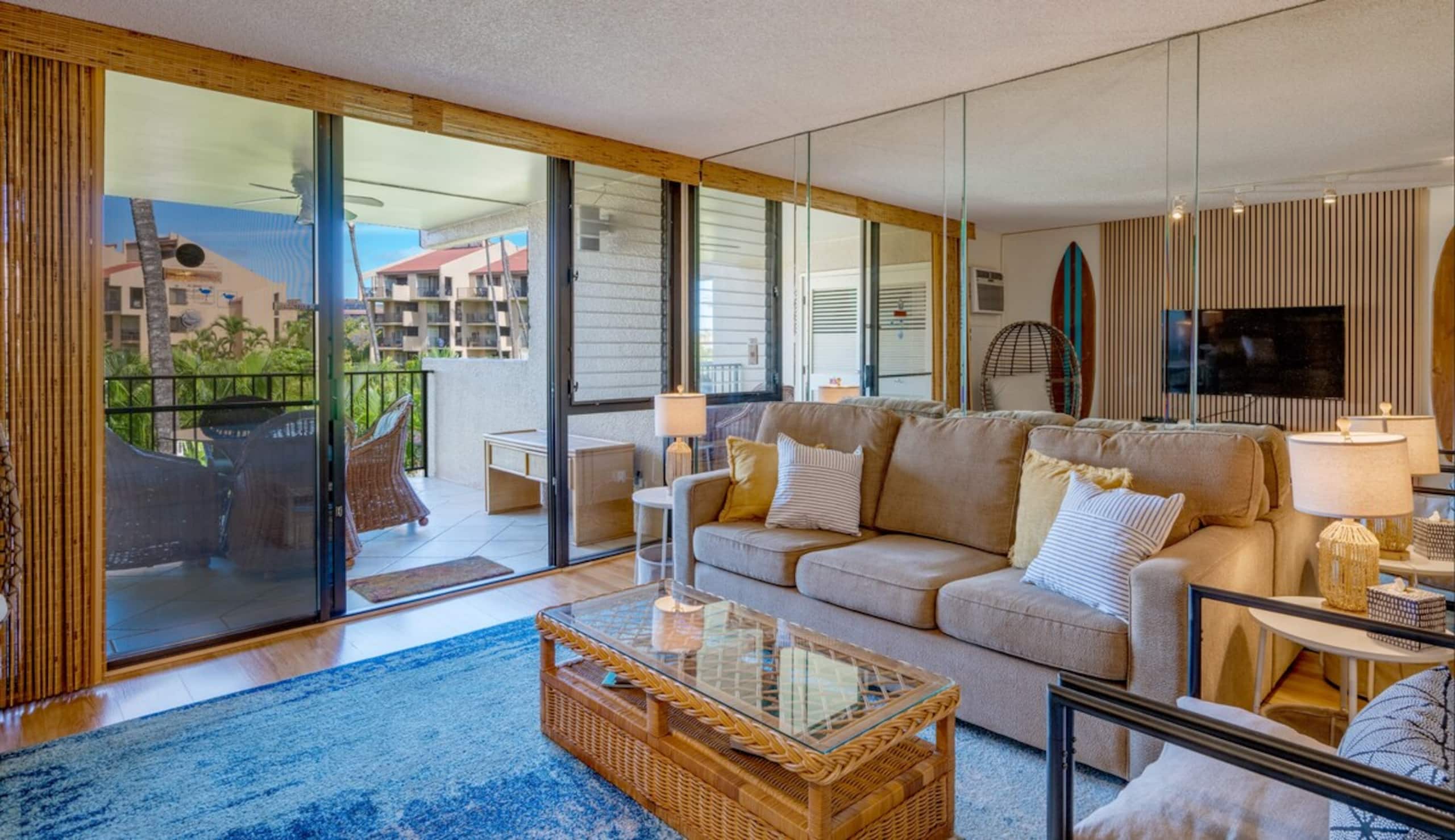 Walk to Beach, Ocean View, Two Baths, Pool - Photo 6