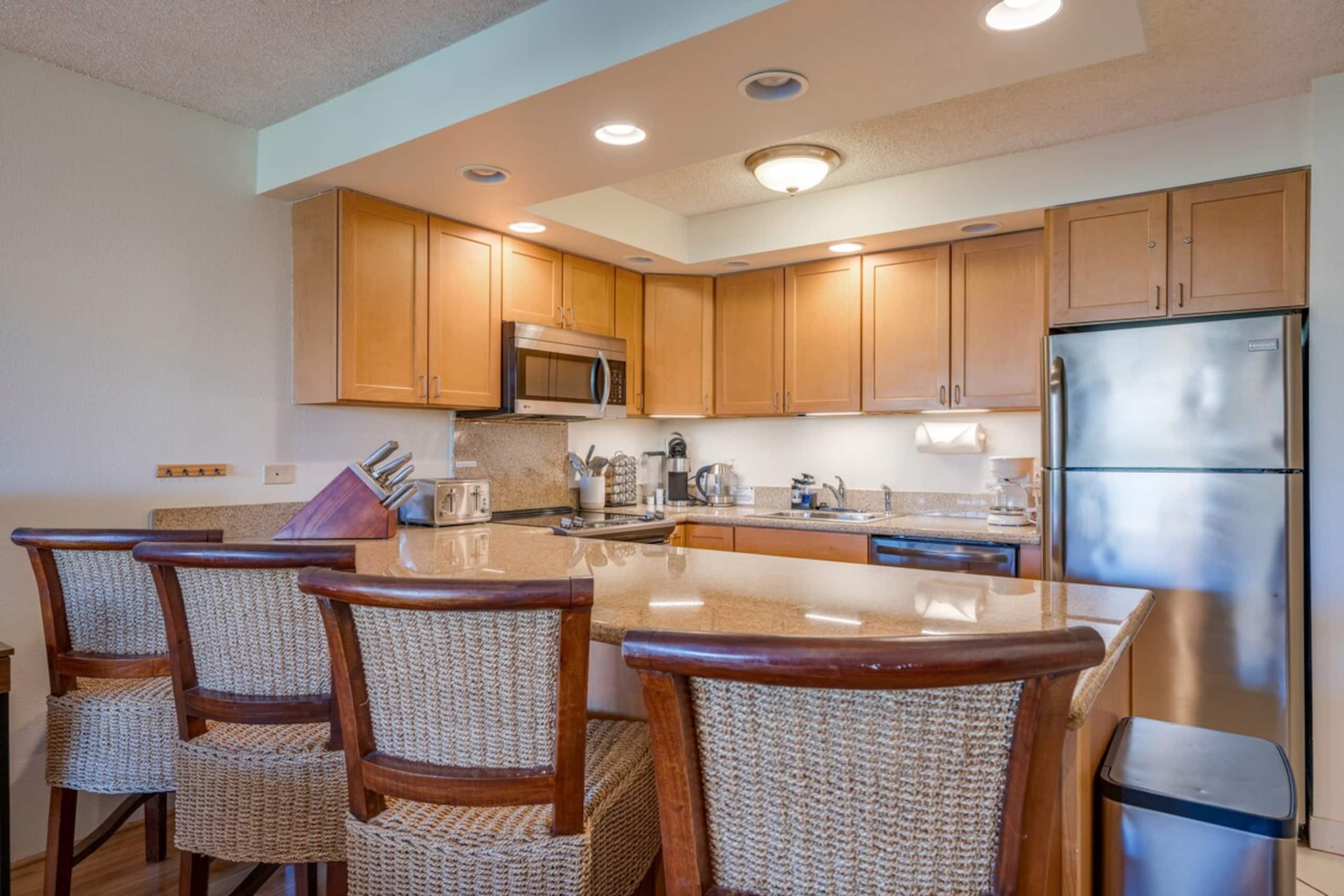 Walk to Beach, Ocean View, Two Baths, Pool - Photo 9