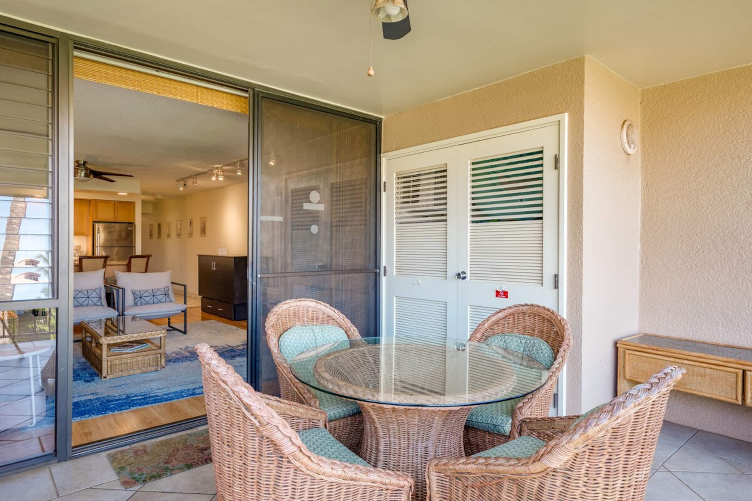 Walk to Beach, Ocean View, Two Baths, Pool - Photo 16