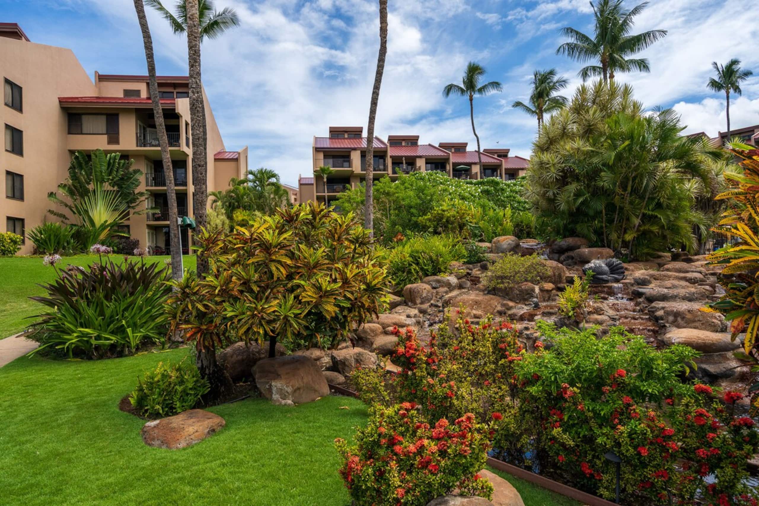 Stylish Retreat in South Maui - Photo 36