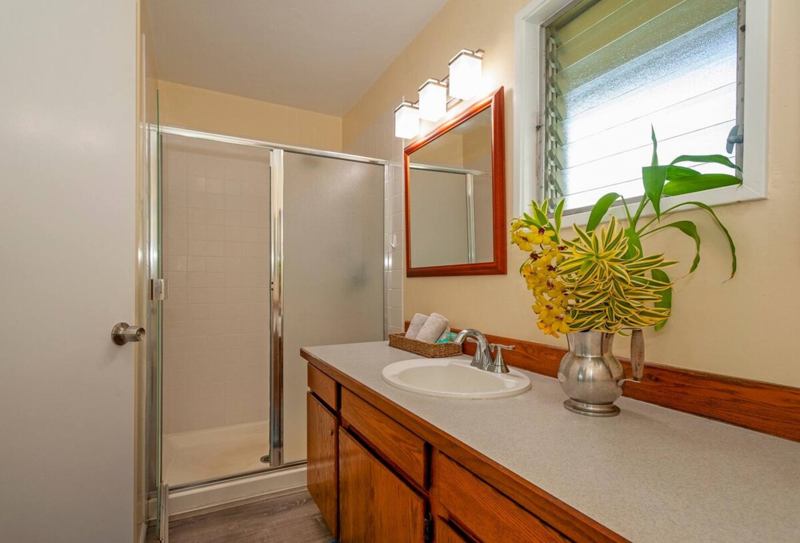 Classic Hawaiian Charmer - Spacious and Cheerful - Photo 20