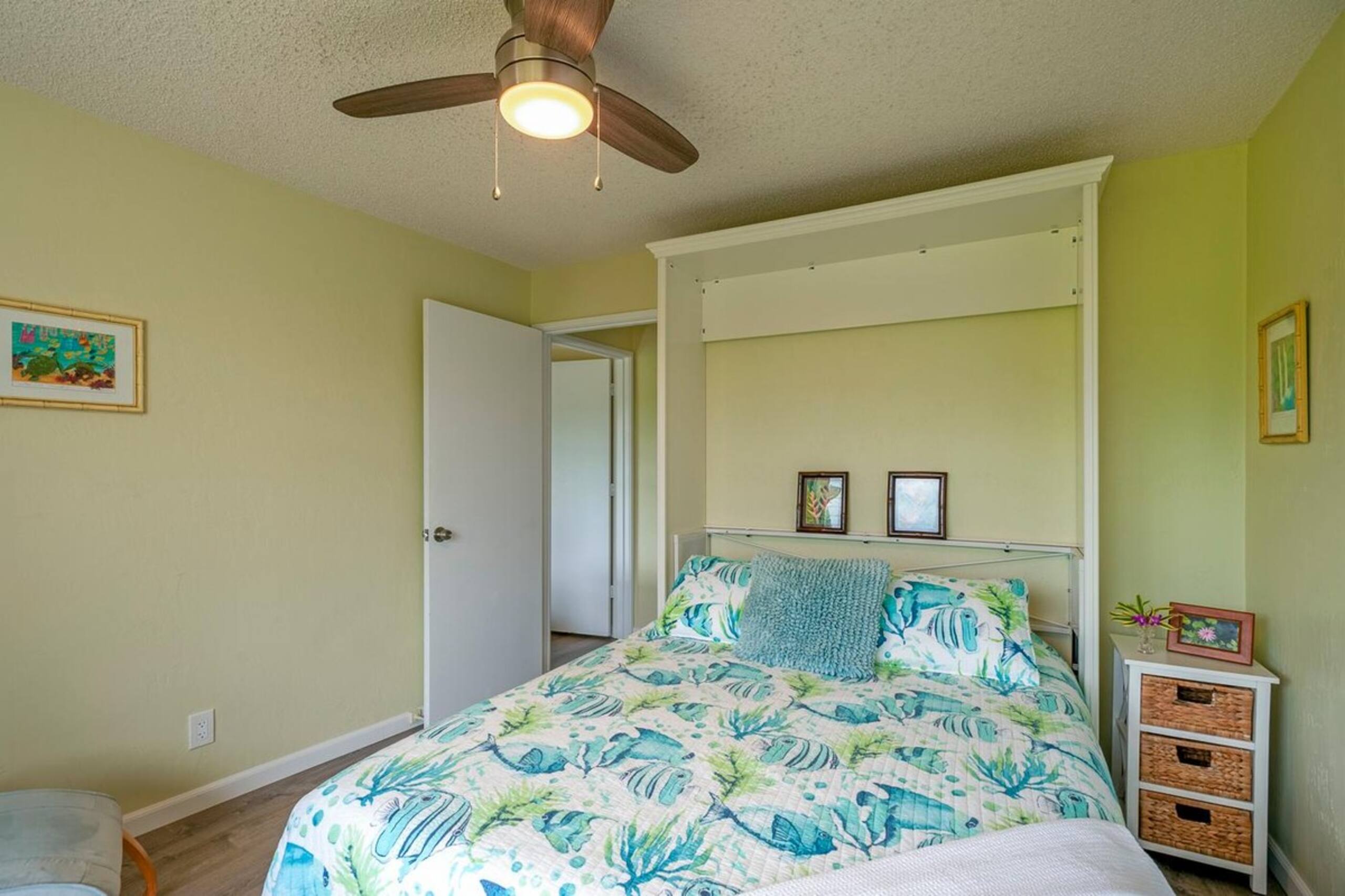 Classic Hawaiian Charmer - Spacious and Cheerful - Photo 13