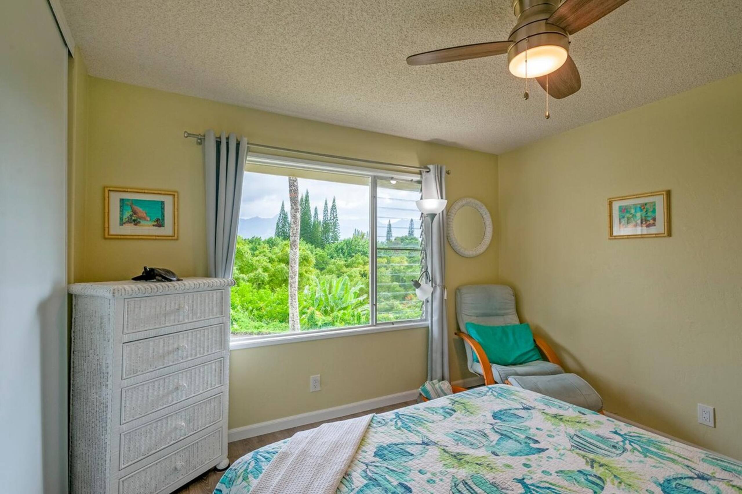 Classic Hawaiian Charmer - Spacious and Cheerful - Photo 15