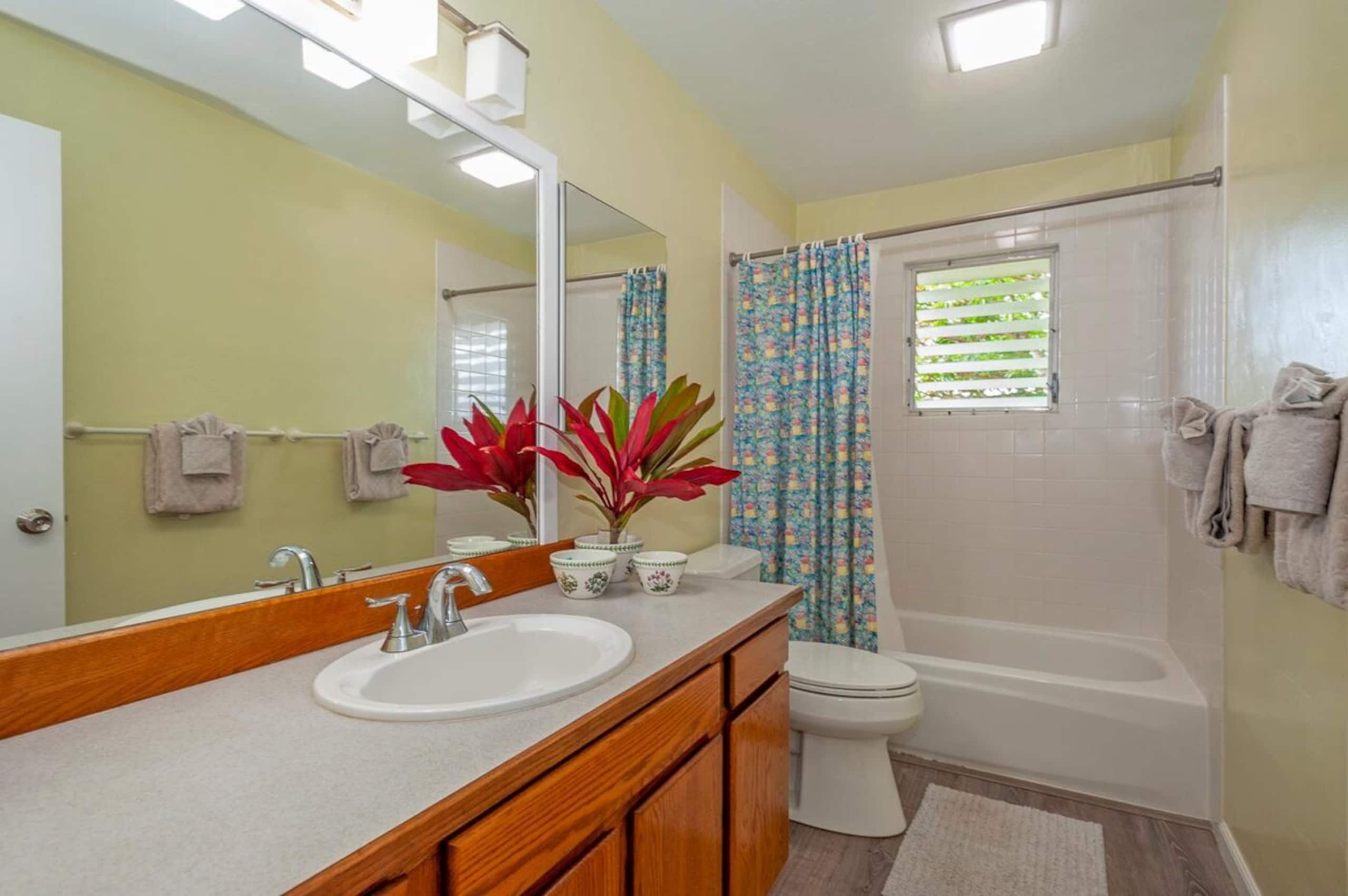 Classic Hawaiian Charmer - Spacious and Cheerful - Photo 18