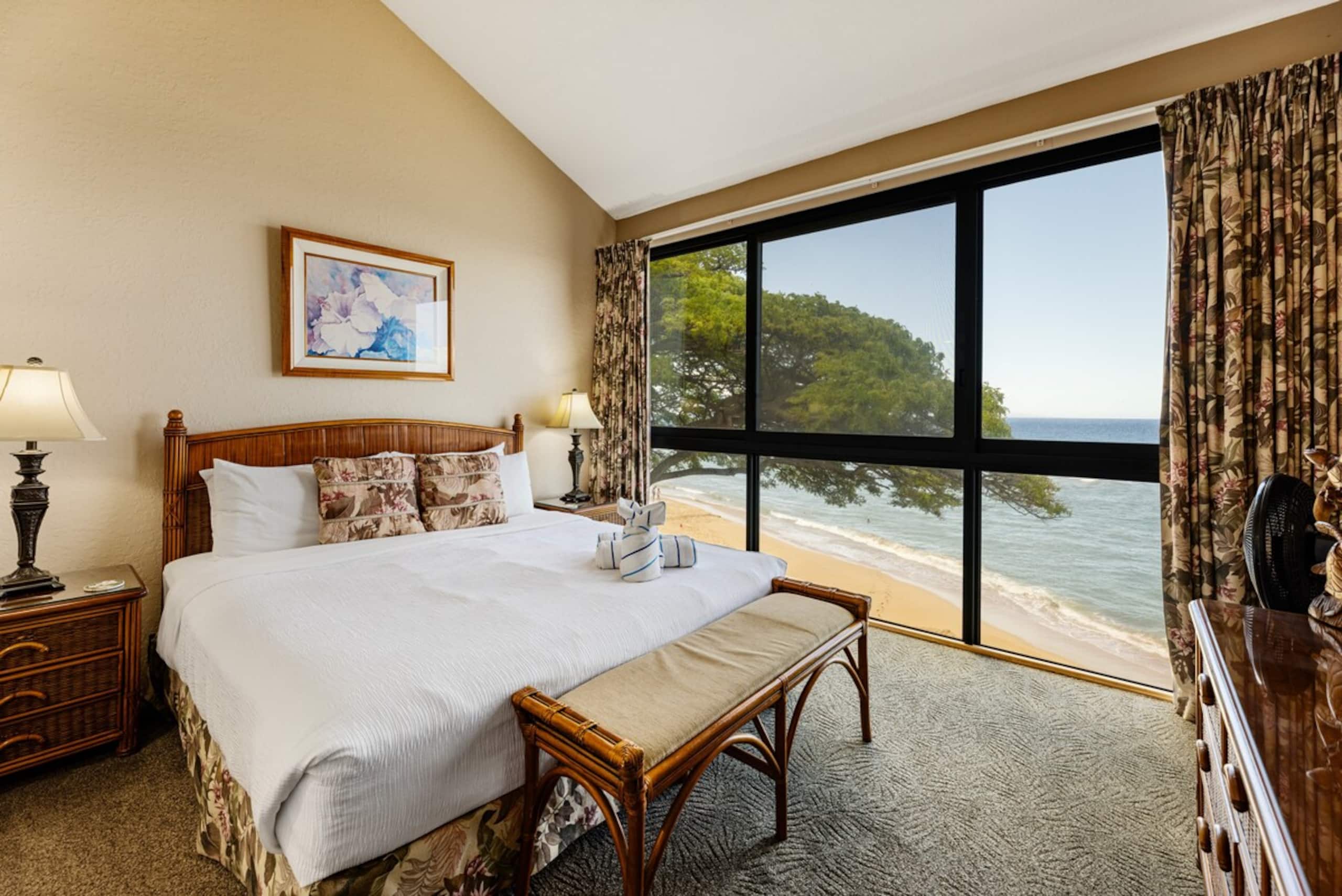 Wake up to Ocean Sounds - Oceanfront 3BR Condo - - Photo 1