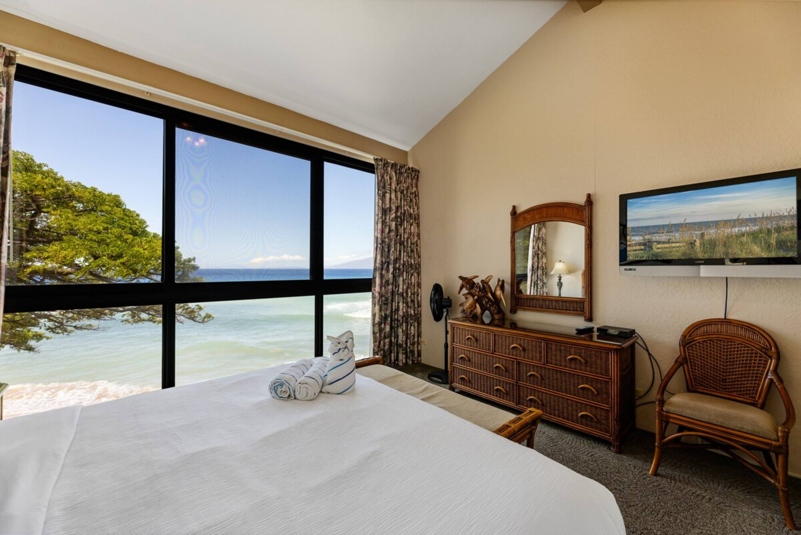 Wake up to Ocean Sounds - Oceanfront 3BR Condo - - Photo 24
