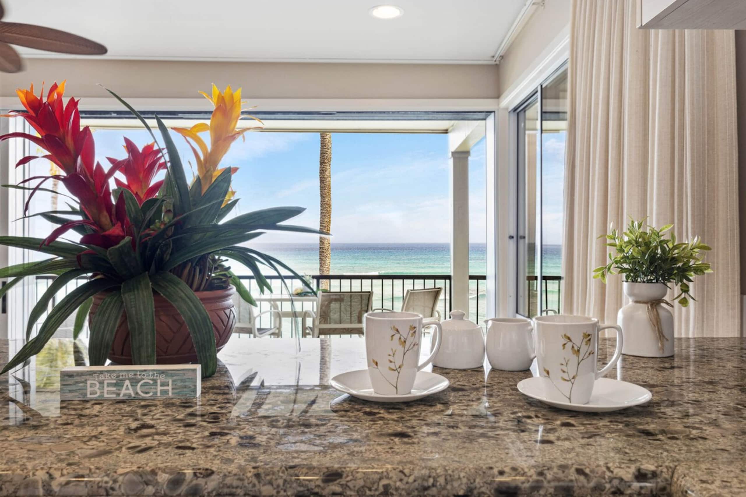 Tropical, modern finishes with vast ocean views - Photo 15