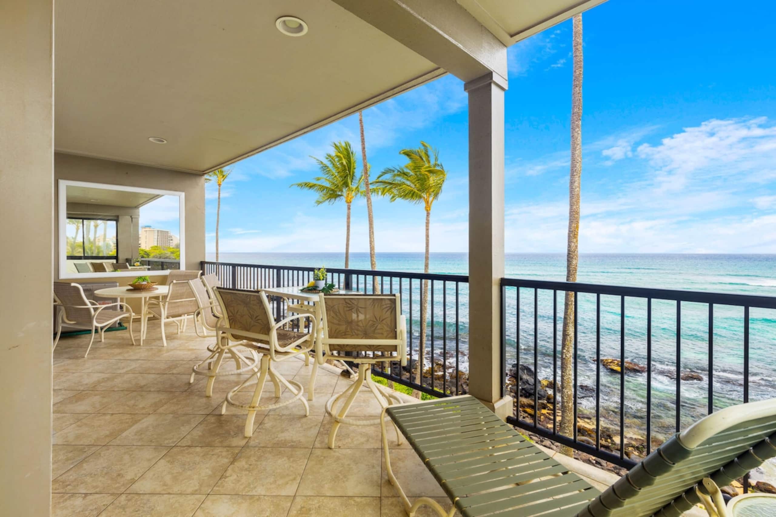 Tropical, modern finishes with vast ocean views - Photo 2