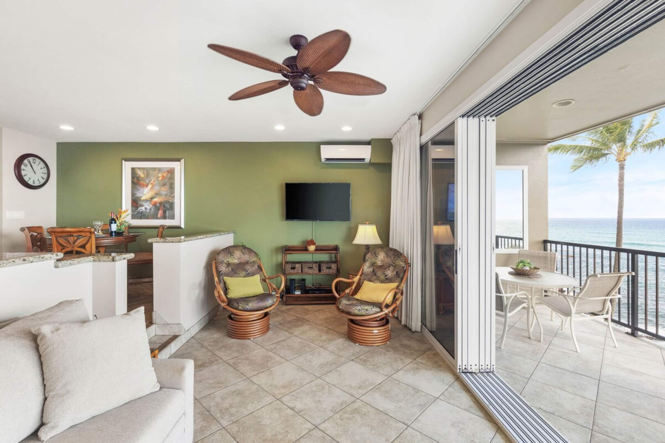 Tropical, modern finishes with vast ocean views - Photo 10