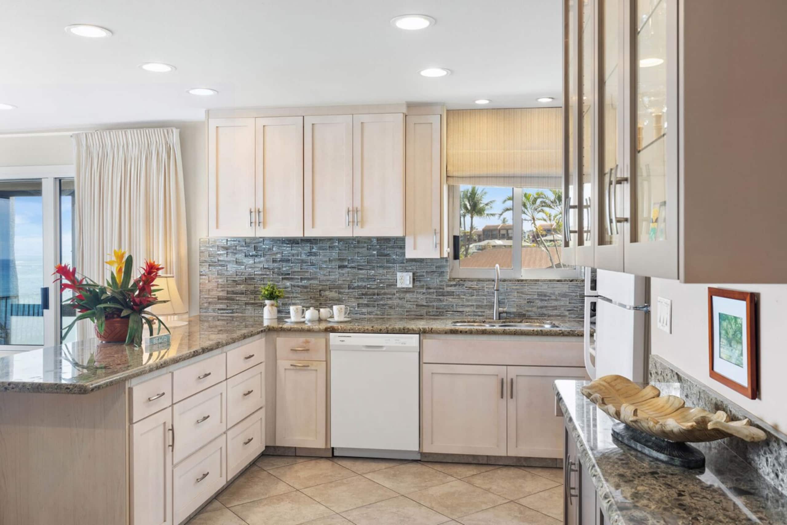 Tropical, modern finishes with vast ocean views - Photo 11
