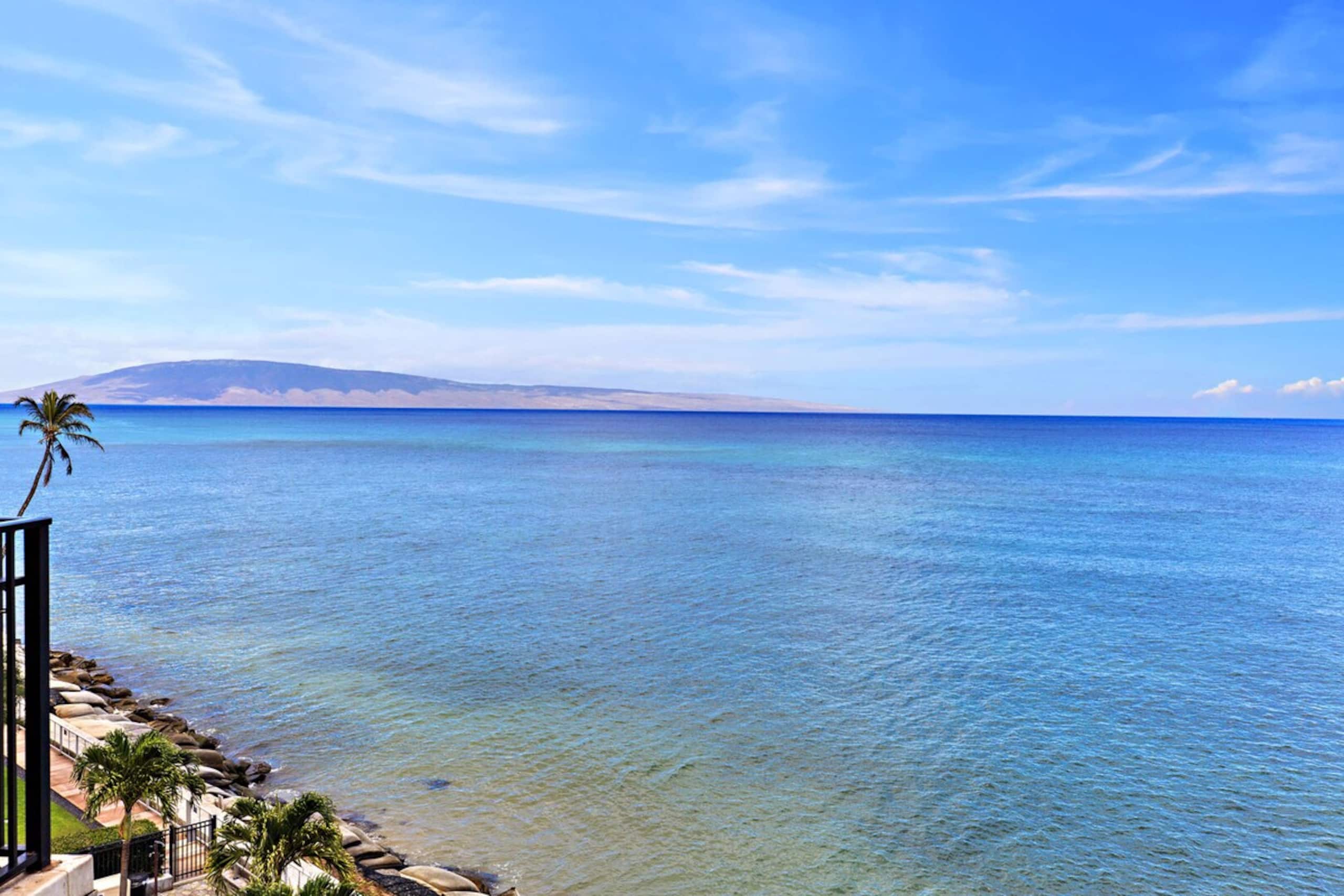 Lanai Dining, Island views and Sealife watching - Photo 2