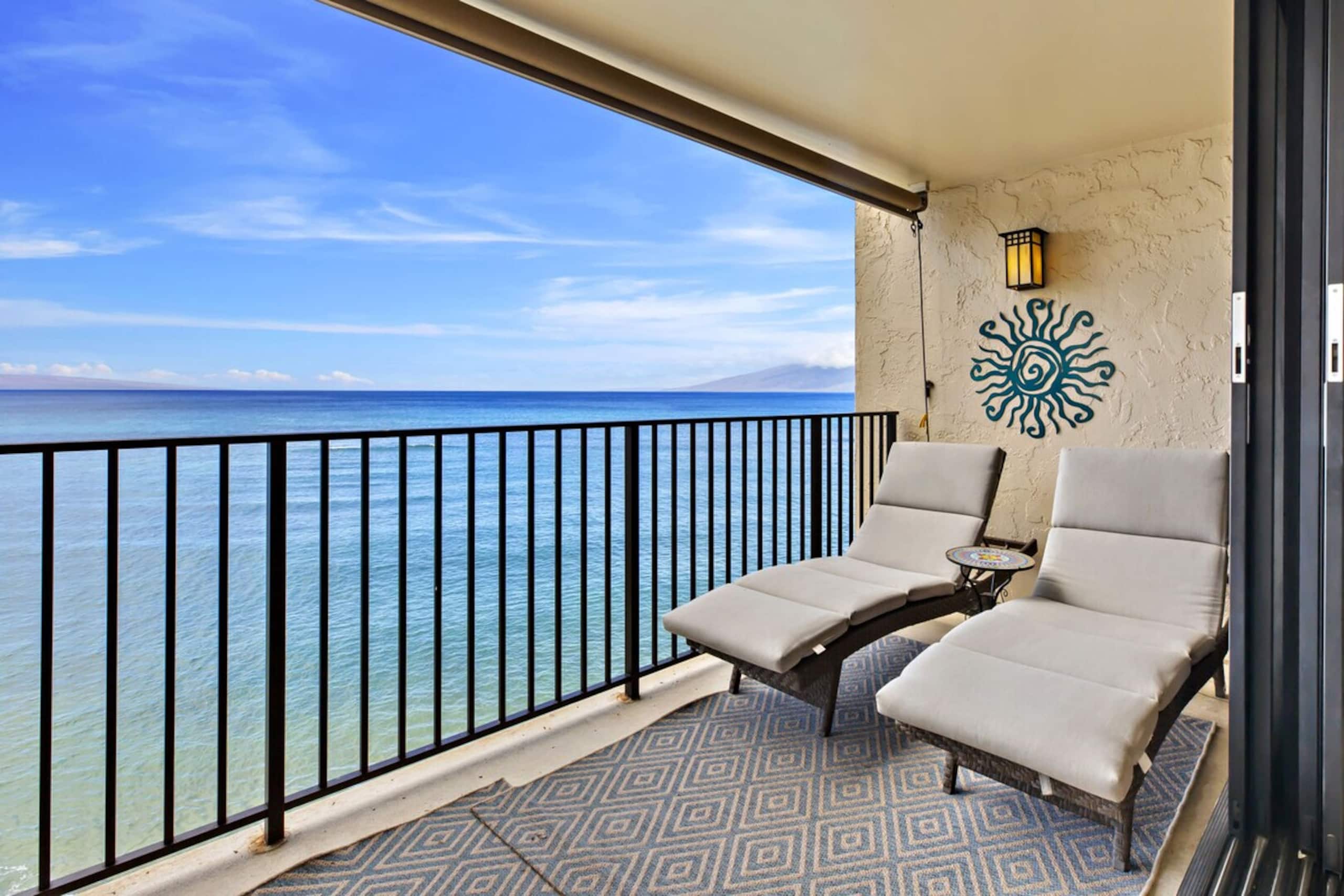 Lanai Dining, Island views and Sealife watching - Photo 18