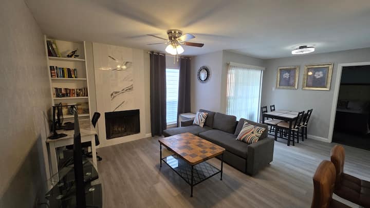 Executive Ground-floor Suite In North Dallas - Plano, TX