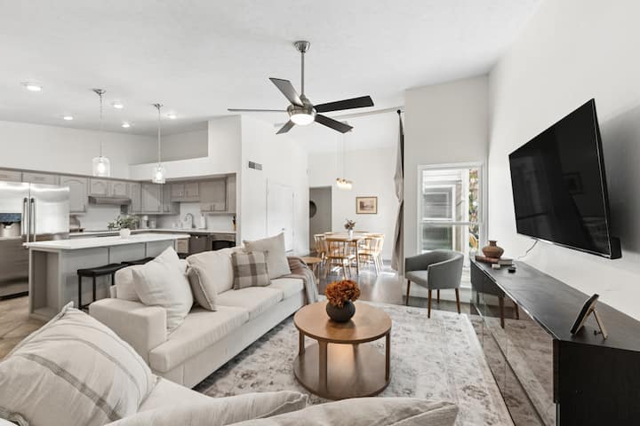 Updated Design, Cozy Home Near Glade Parks - Euless, TX