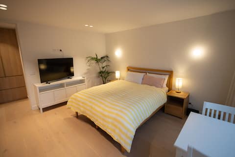 Popular Airbnb listing: Modern Brunswick Guest Studio in Brunswick