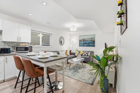 Popular Airbnb listing: Modern 2BR Near Downtown • Walk to SkyTrain in South Cambie