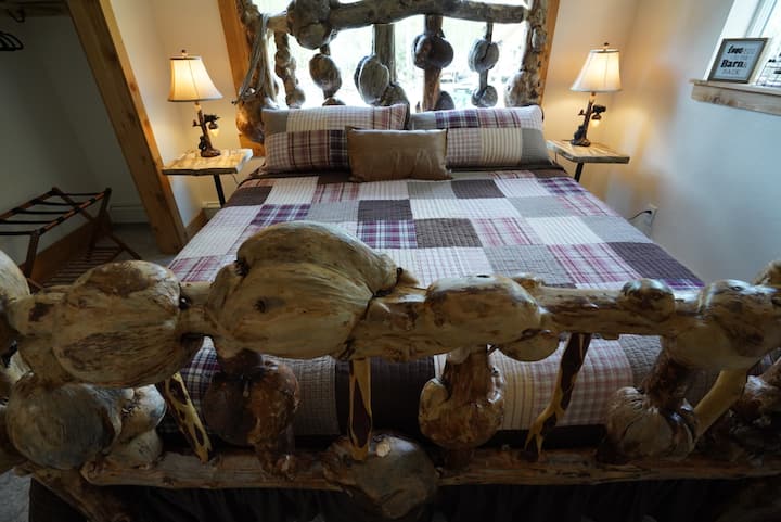 Glavna spavaća soba. Veliki bračni krevet. 