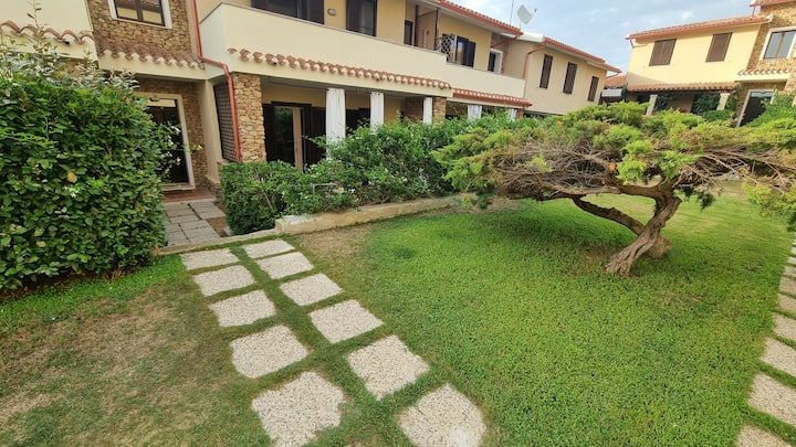 Luminoso Trivano Con Veranda E Cortile Privato - Villasimius