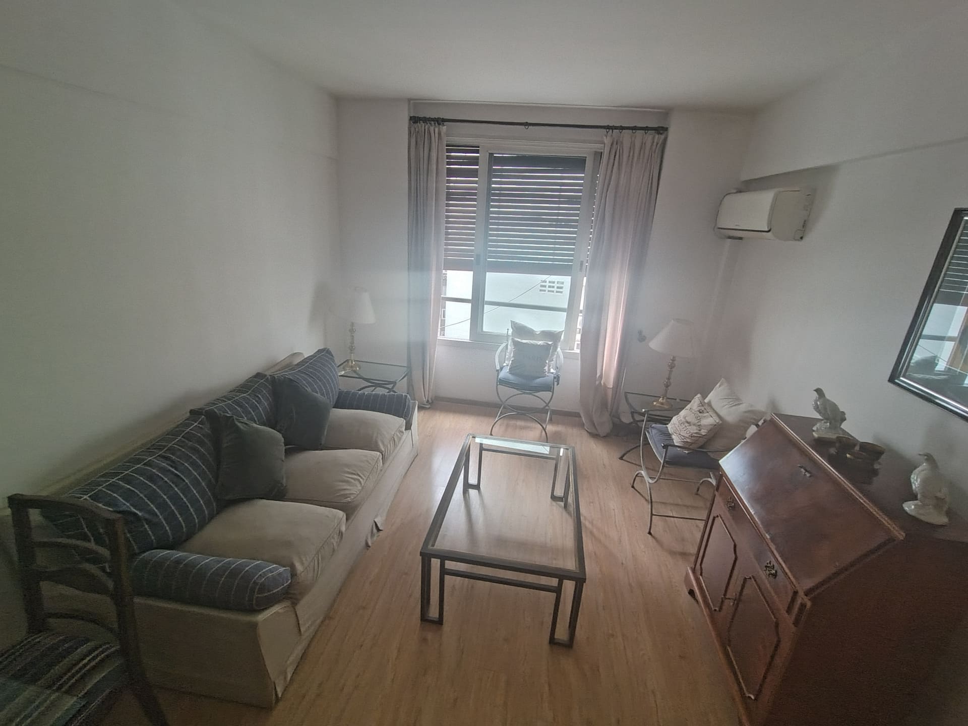 2BR apartment with AC and dining nook
