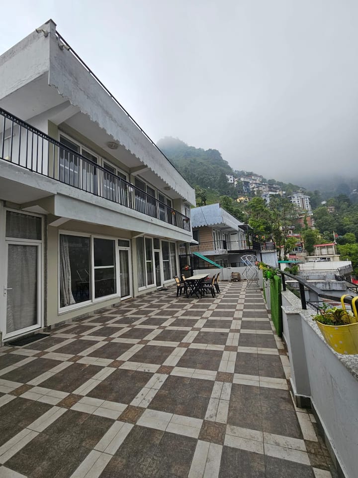 Super Deluxe Room With Private Balcony - Mussoorie