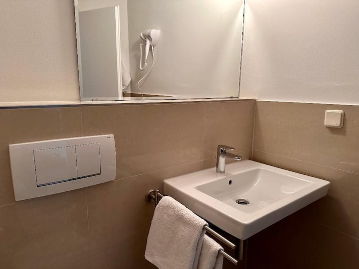 Altstadthotel Hayk Am Rhein -Zimmer Mit Rheinblick - Köln