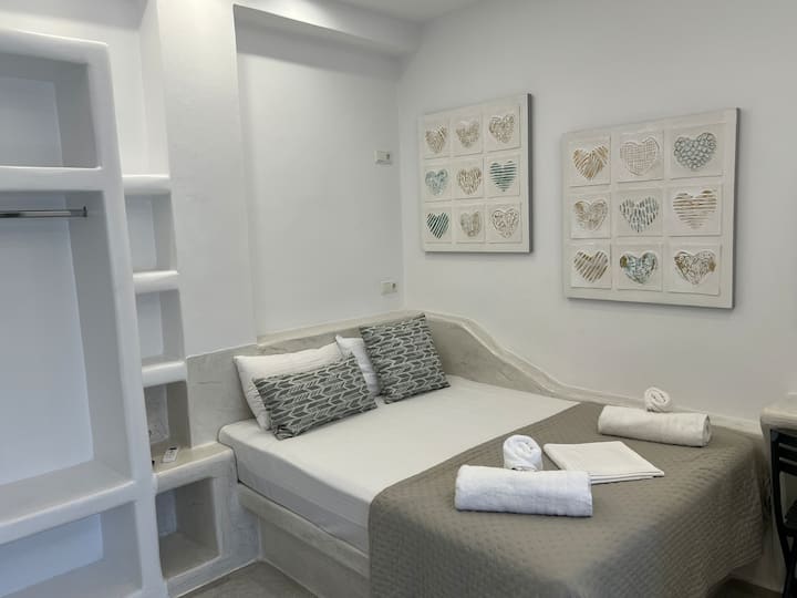 Ione Inn Castle Quarter Balcony Studio For 3 - 納克索斯島