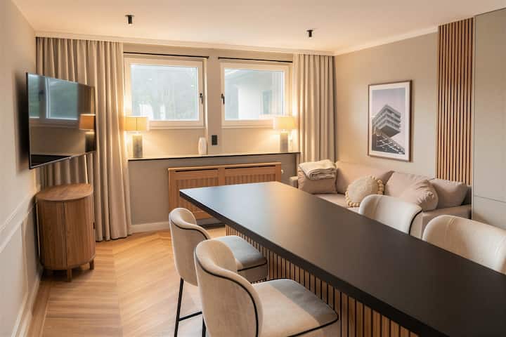 Hochwertig Möblierte 2,5-zimmer-souterrain-wohnung - Munich