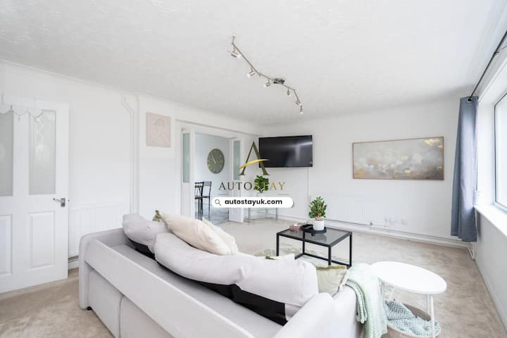 Modern 3 Bed Flat In Horsham - Horsham, UK