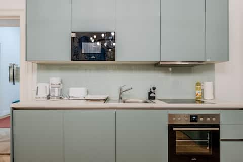 Top Airbnb: Prime Living 135 m² City Center Ku'damm 8 Guests in Charlottenburg