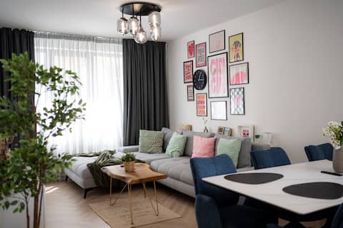 Popular Airbnb listing: 2BDR Modern Apartment with Parking in Малинова Долина