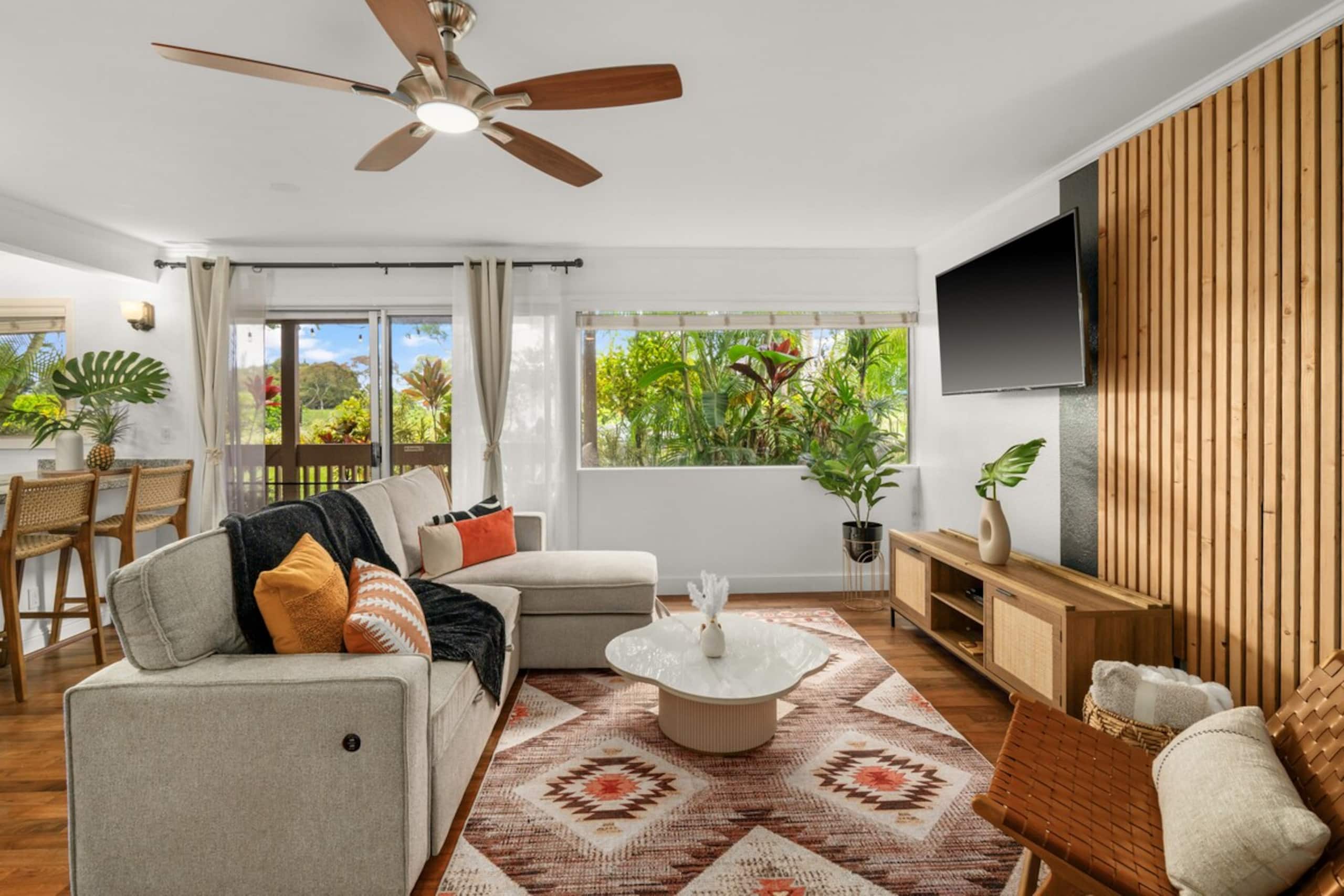 Island sanctuary w/AC, Pool, Hot tub & Lanai - Photo 5