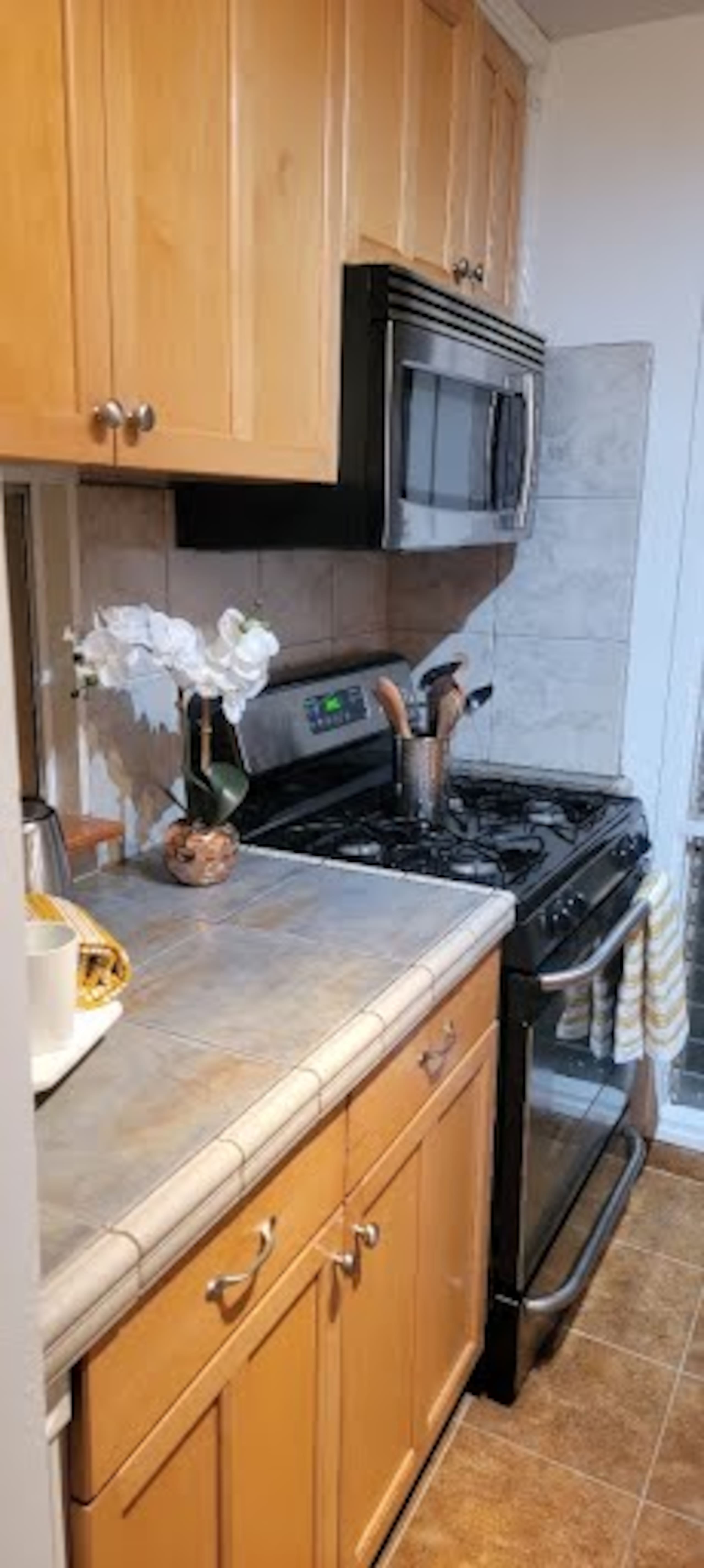 Spacious, Great Location. Close to Beaches - Photo 13