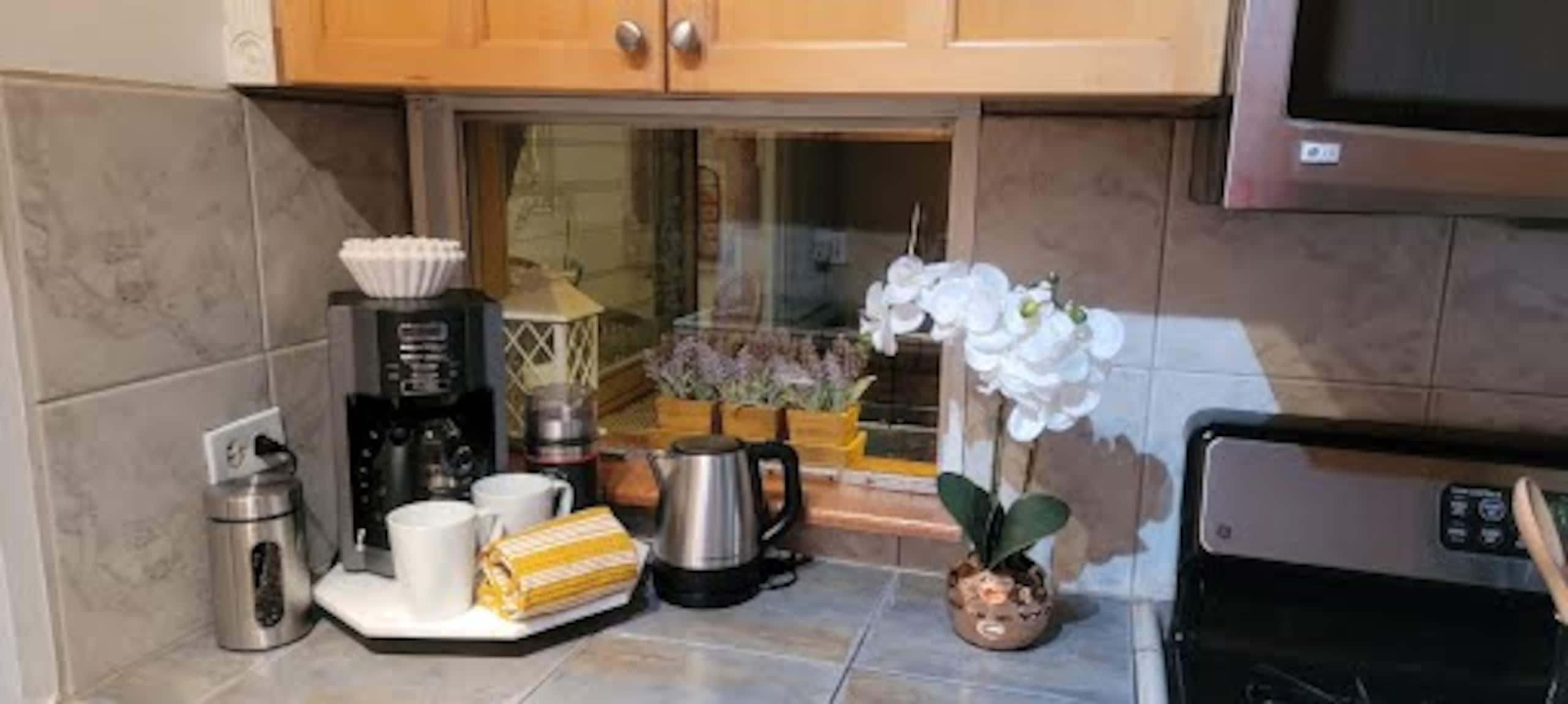 Spacious, Great Location. Close to Beaches - Photo 5