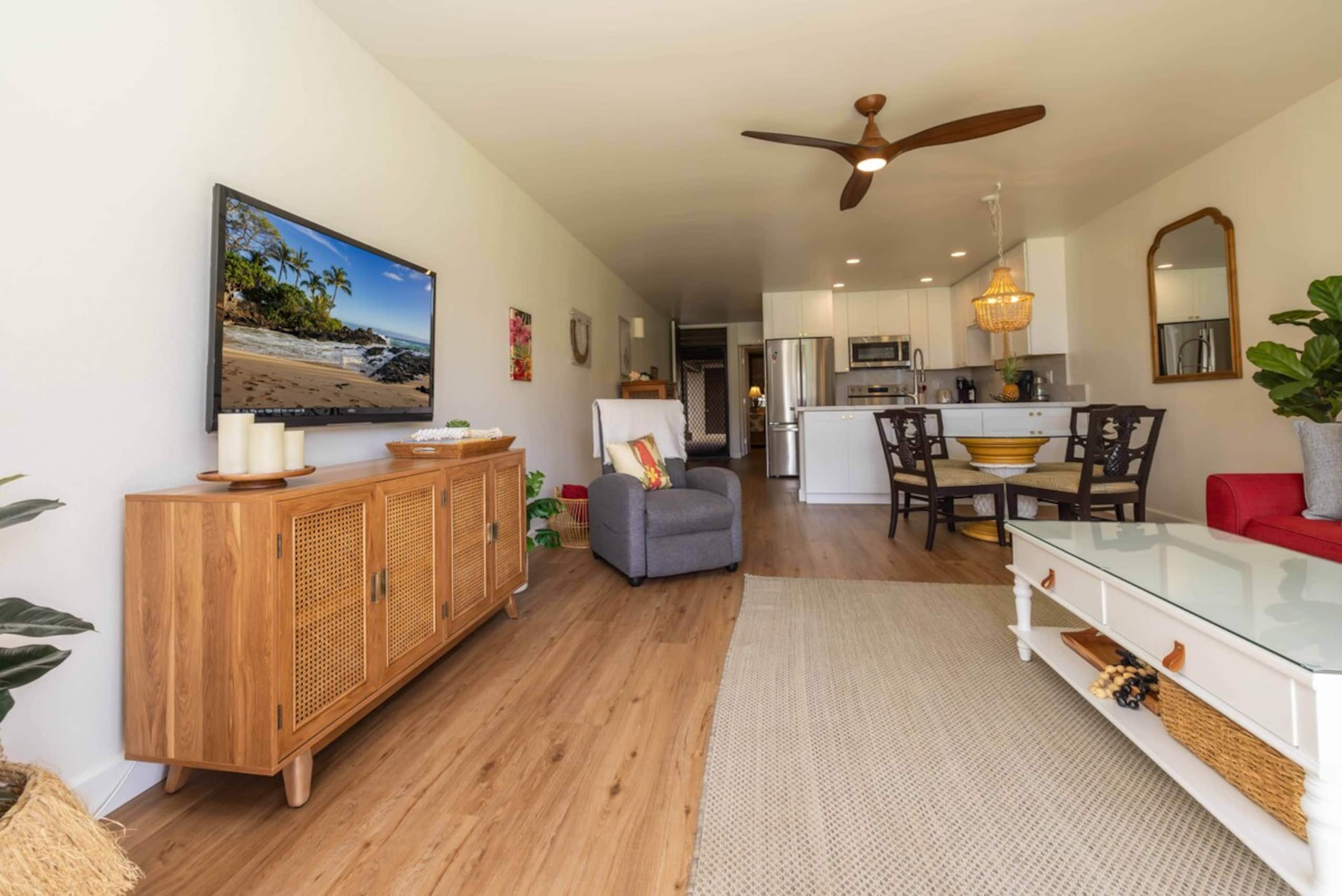 Romantic Beach Retreat, New King Bed & A+ Wi-fi - Photo 6
