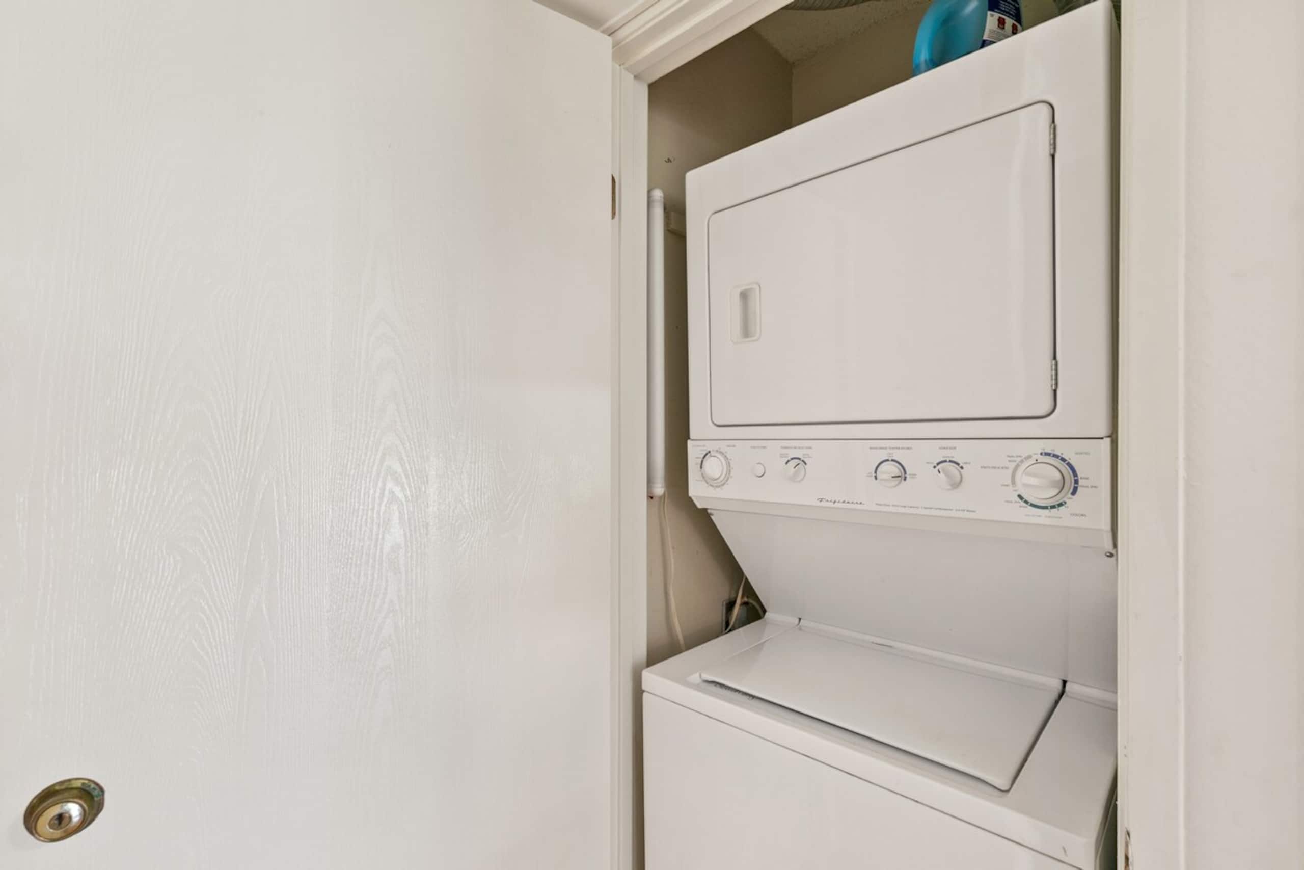 Romantic Beach Retreat, New King Bed & A+ Wi-fi - Photo 30