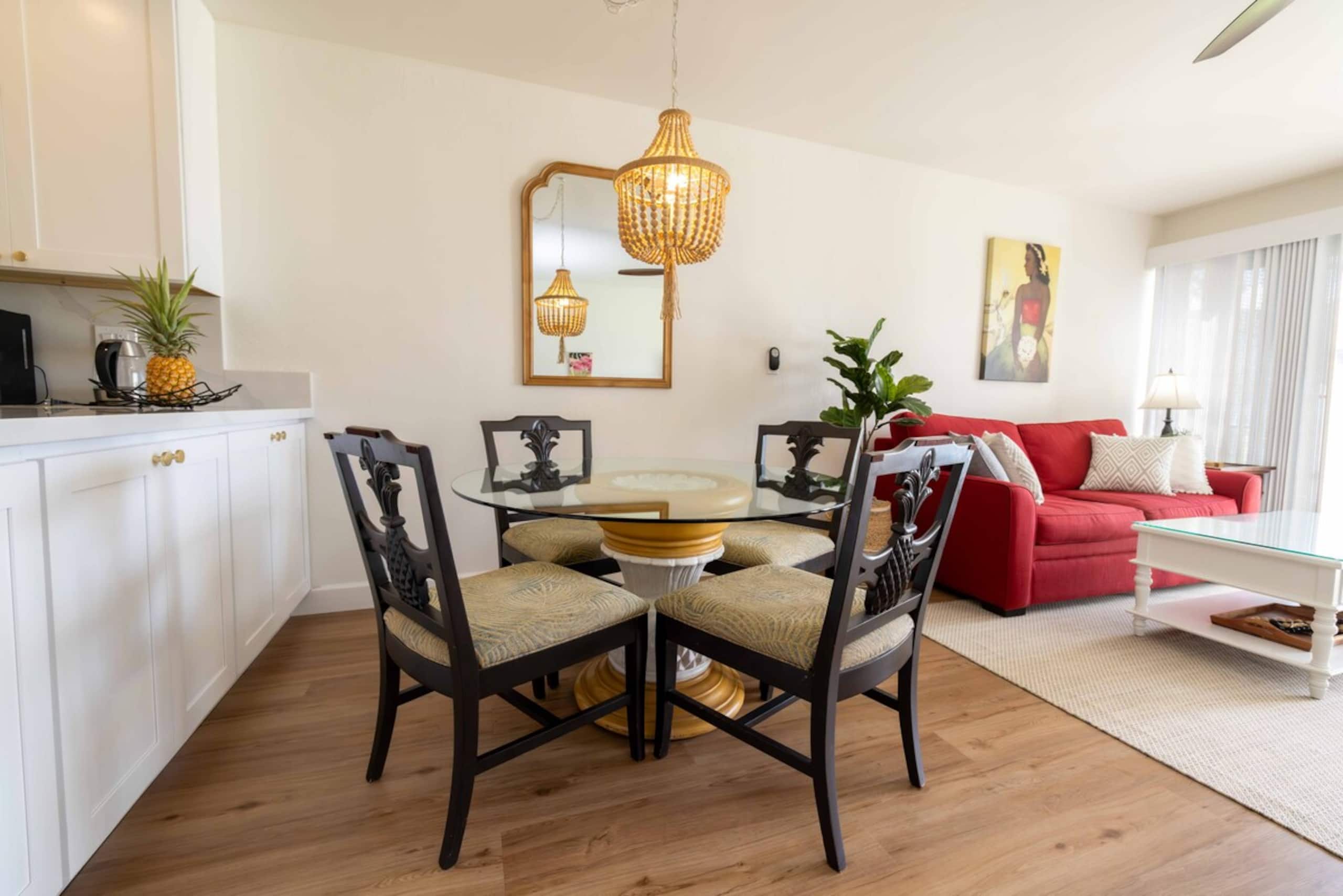 Romantic Beach Retreat, New King Bed & A+ Wi-fi - Photo 15