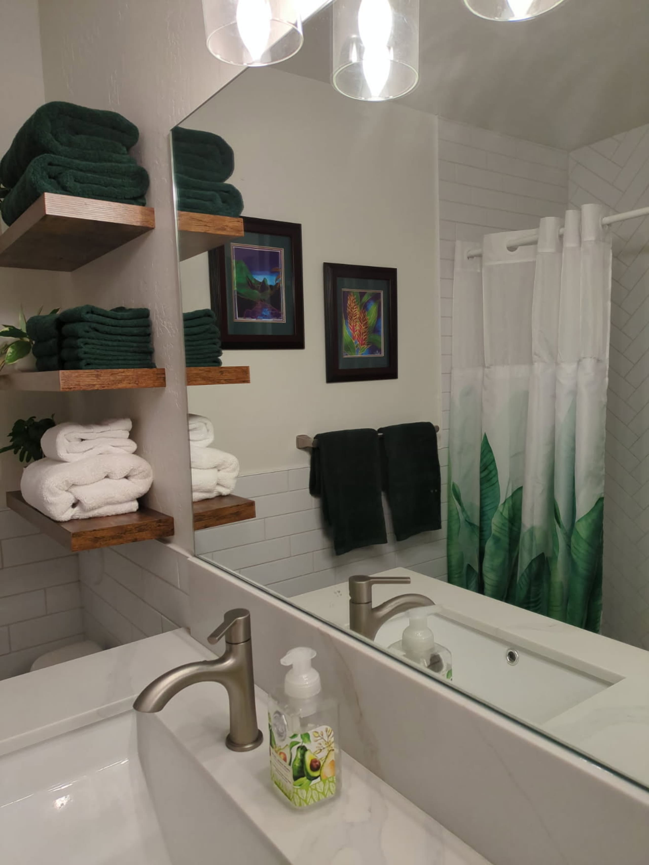Romantic Beach Retreat, New King Bed & A+ Wi-fi - Photo 21