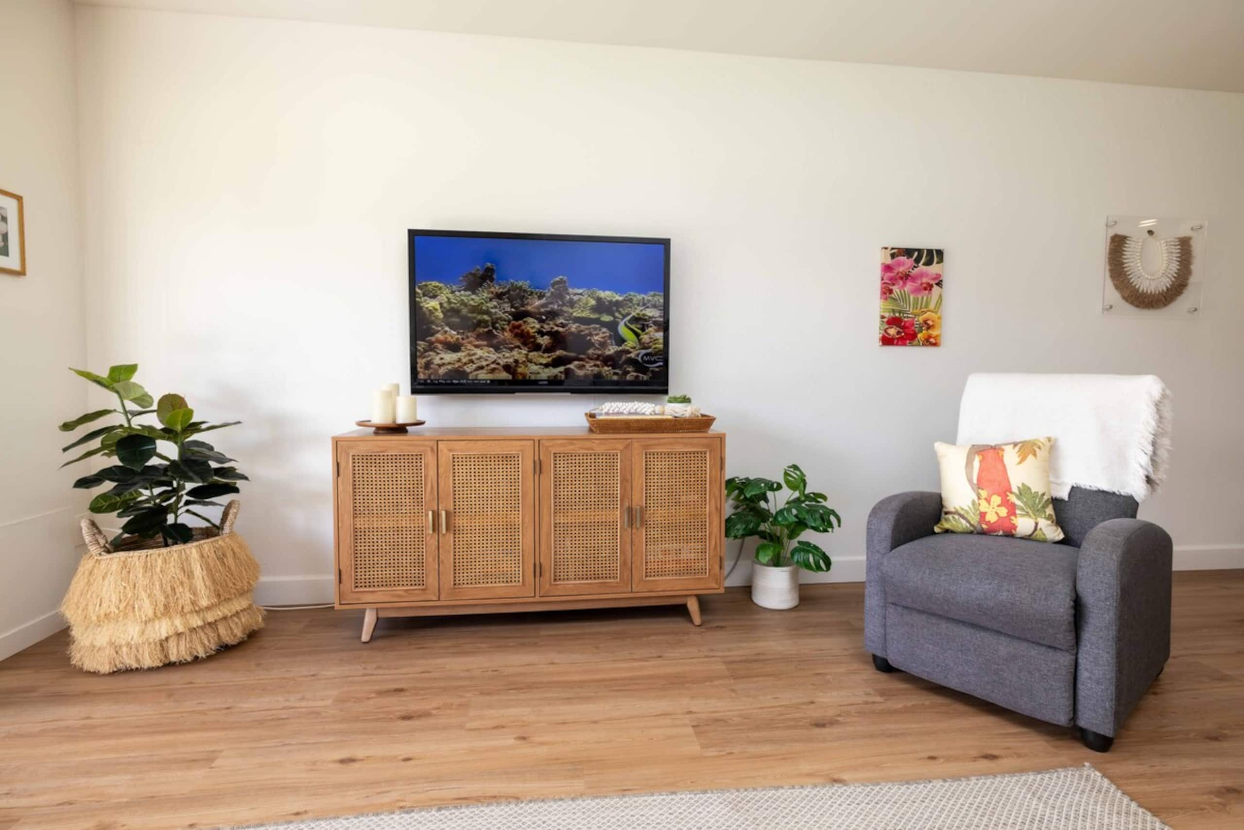 Romantic Beach Retreat, New King Bed & A+ Wi-fi - Photo 2