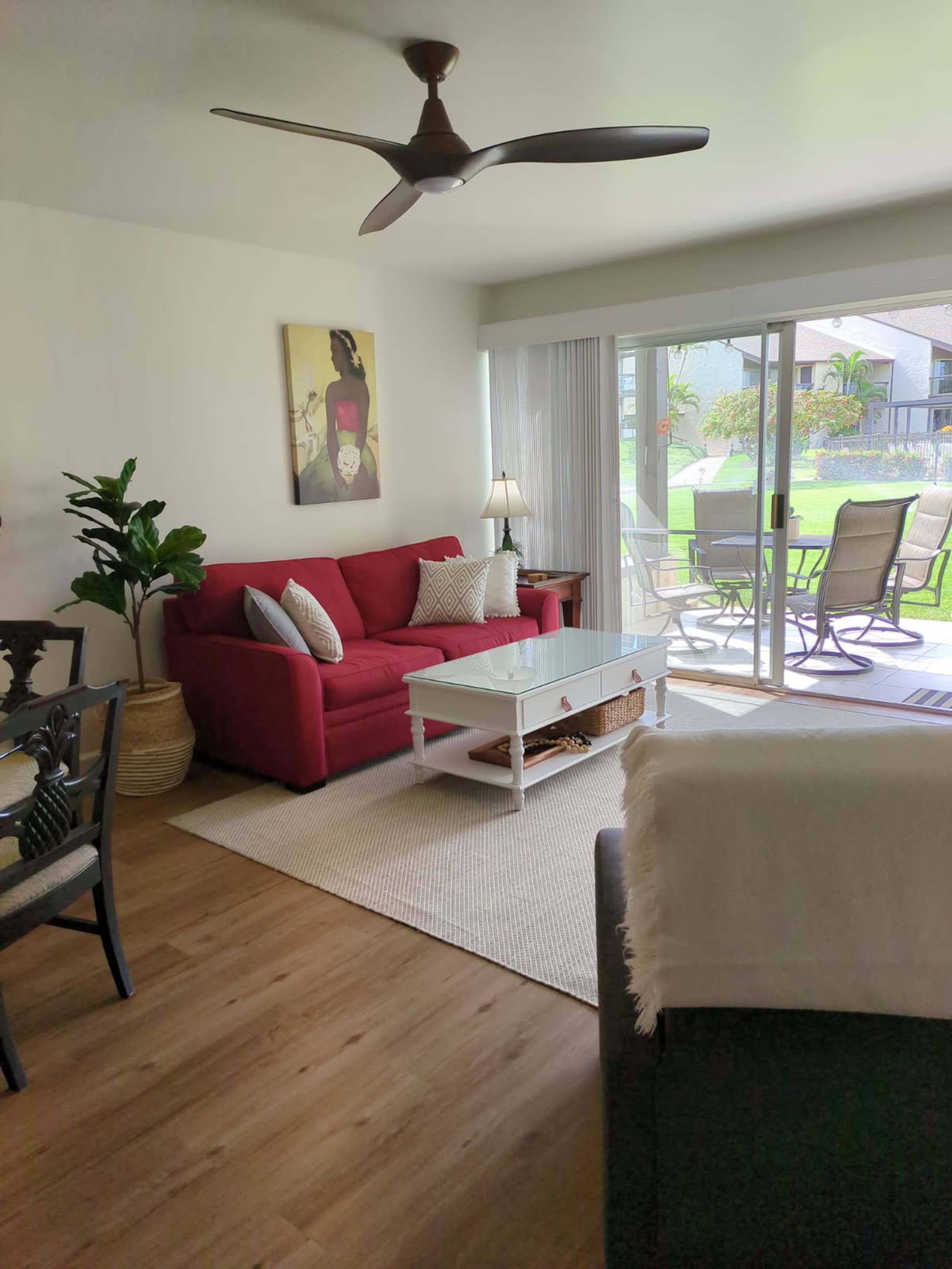 Romantic Beach Retreat, New King Bed & A+ Wi-fi - Photo 3