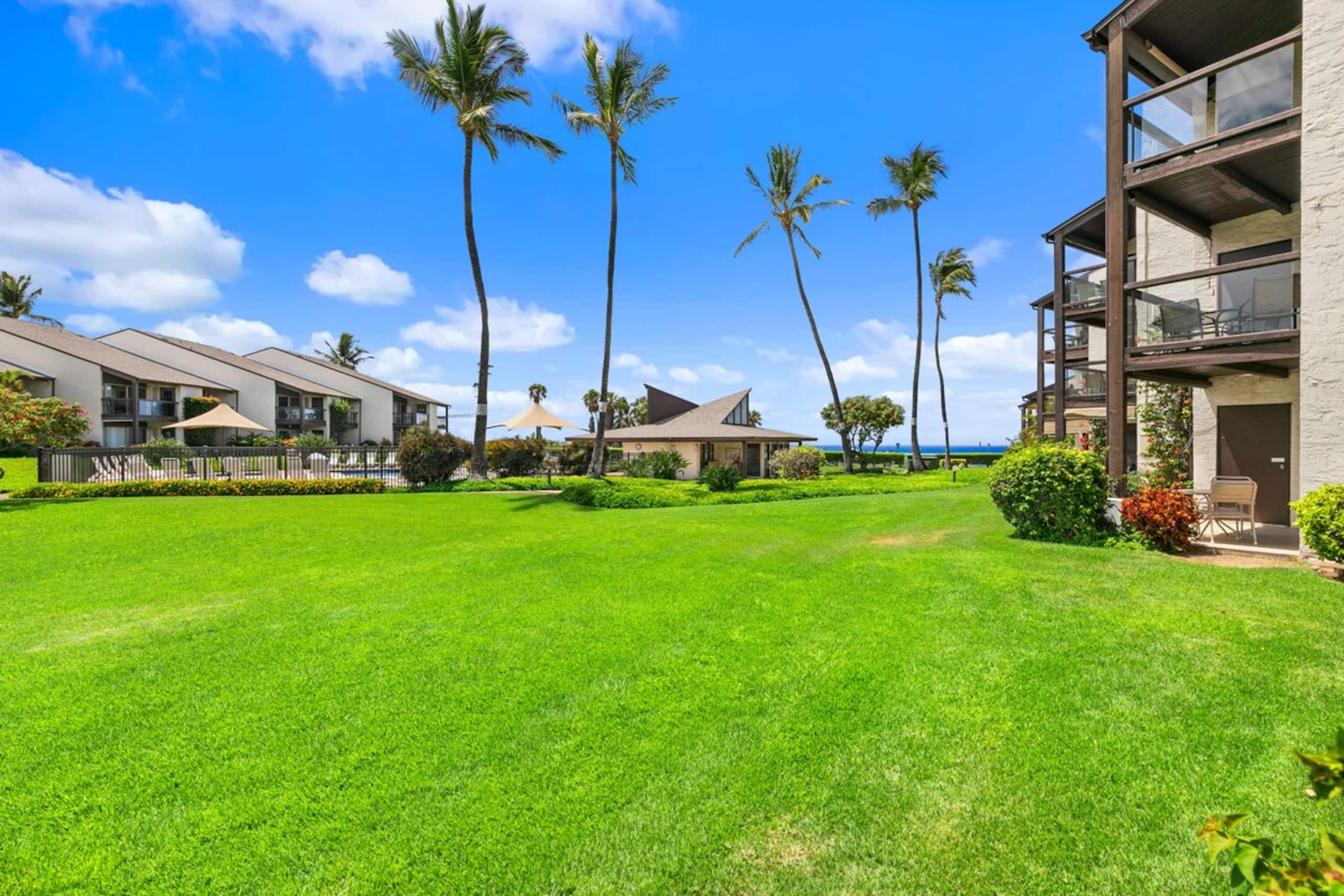 Romantic Beach Retreat, New King Bed & A+ Wi-fi - Photo 23