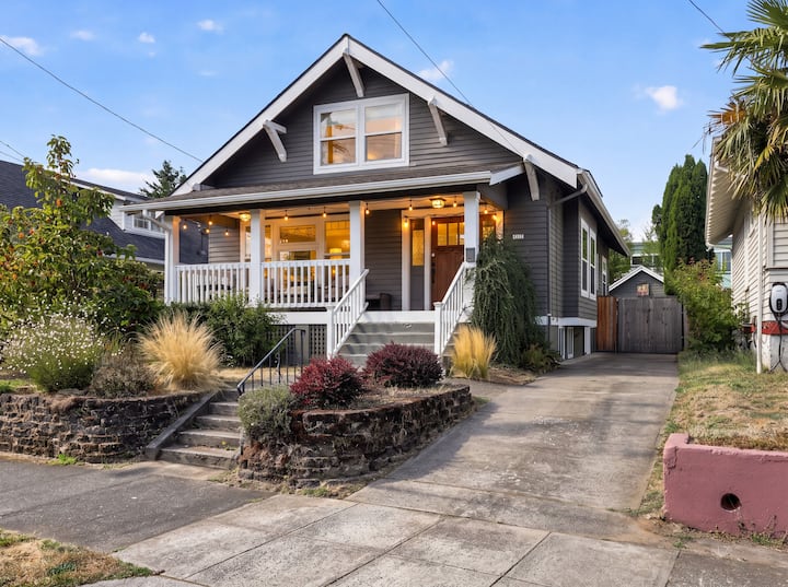 Inner Portland Craftsman | Hot Tub & Pool Table - Portland, OR