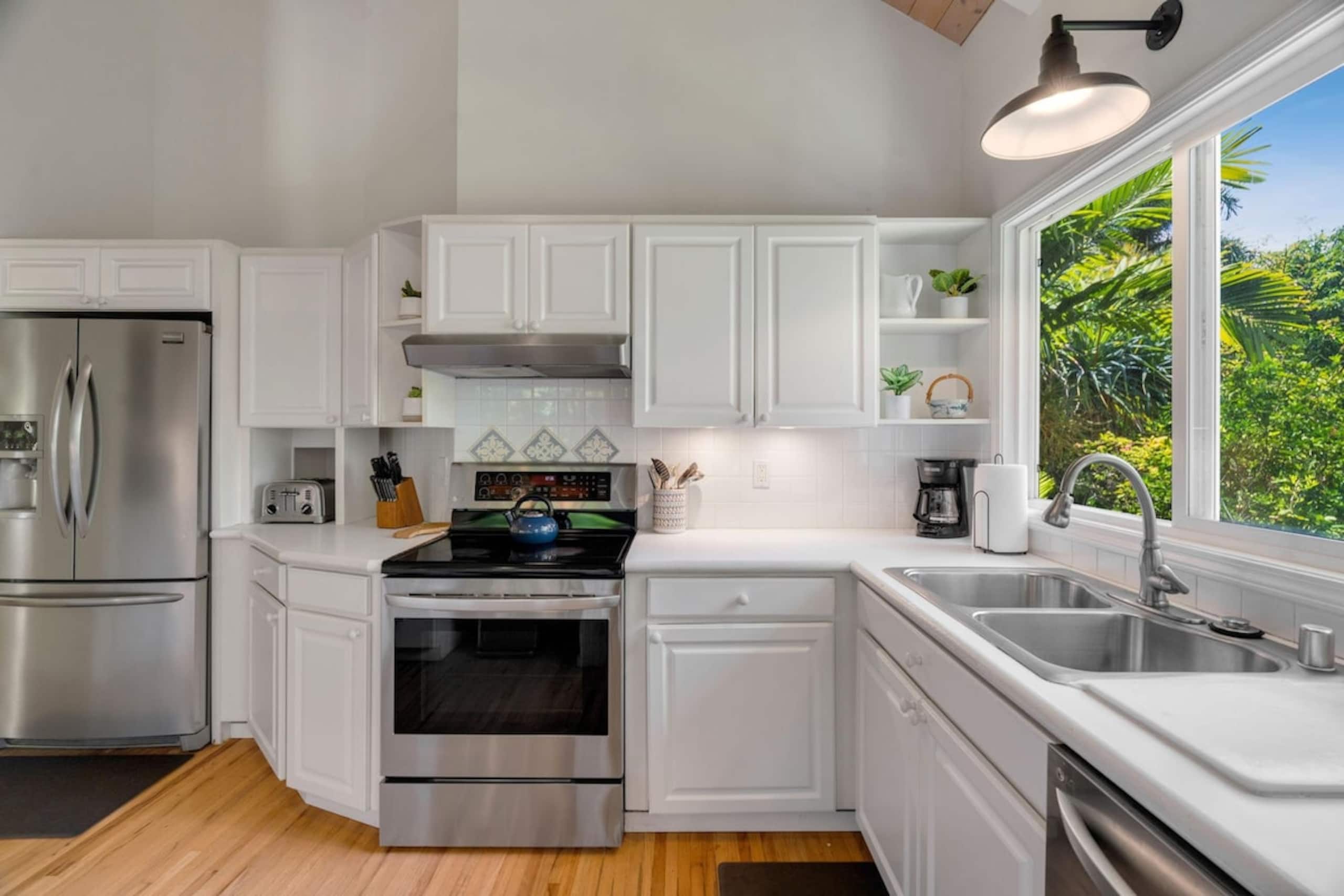 Bright & Airy Princeville Home with High-Speed WiF - Photo 9