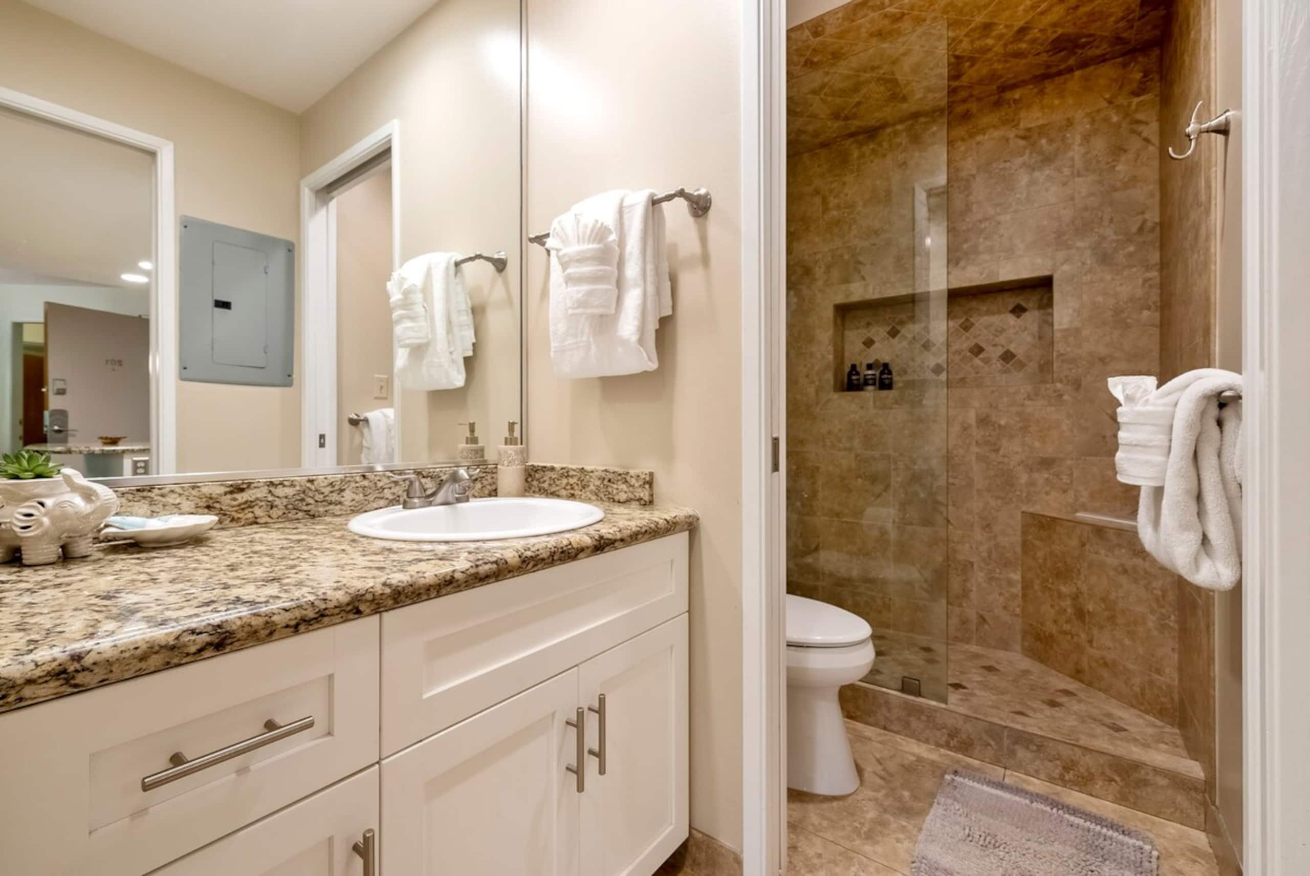 Maui Banyan, King Bed, Ocean View, Kamaole Beach! - Photo 15